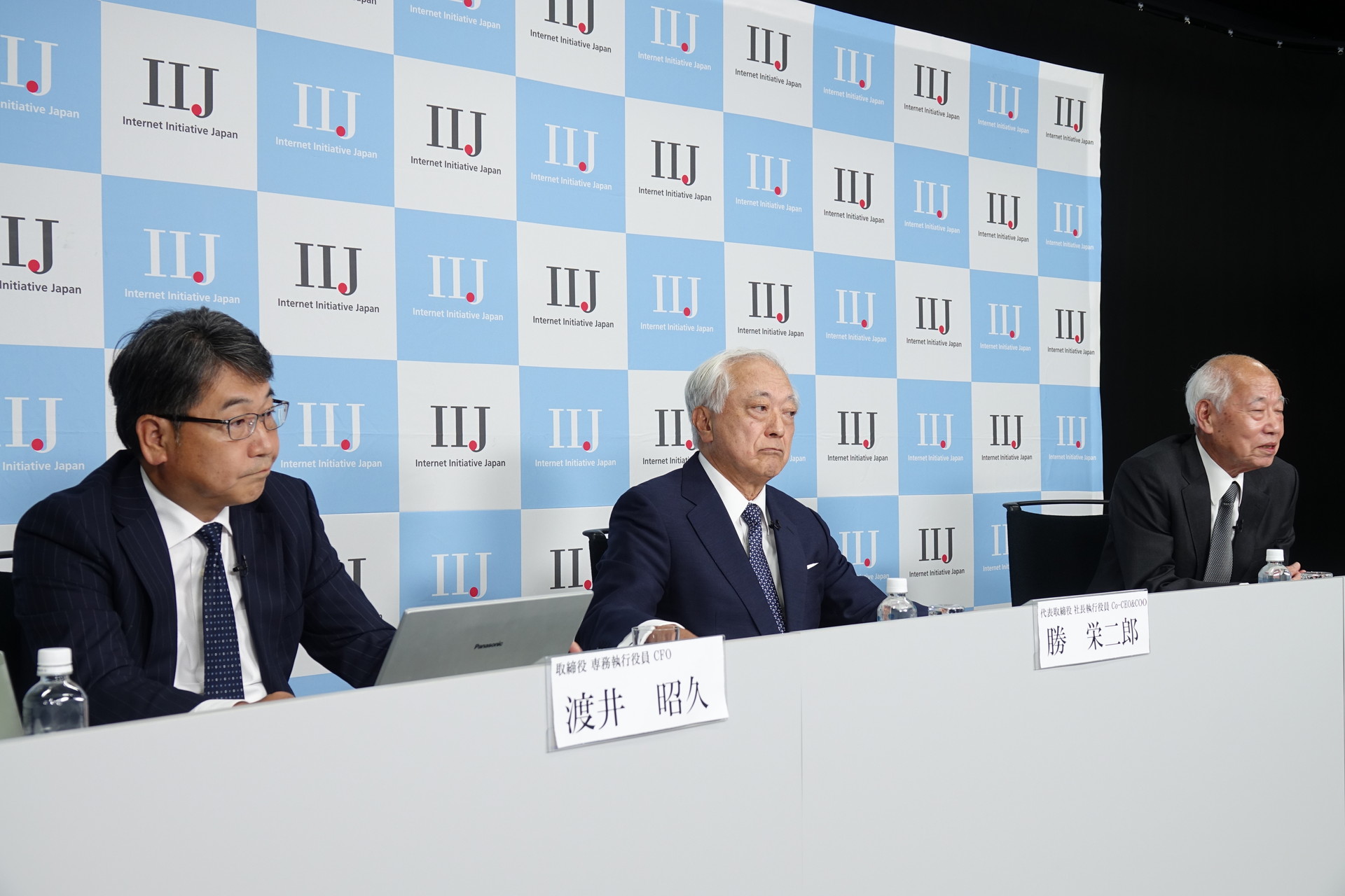 左からIIJ 渡井氏、勝氏、鈴木氏