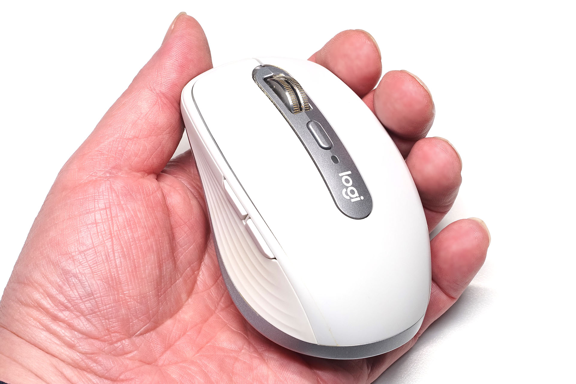 手のひらサイズ。携帯性も良好だ。