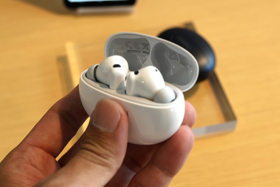 【付属品全て有】HUAWEI ファーウェイ FreeBuds 6i ノイキャン ファーウェイ、ノイキャンが100％向上した完全ワイヤレス
