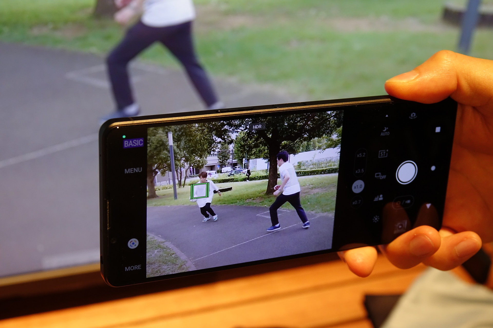 姿勢推定技術なし。人が重なるとAFの追跡対象が移り変わってしまう