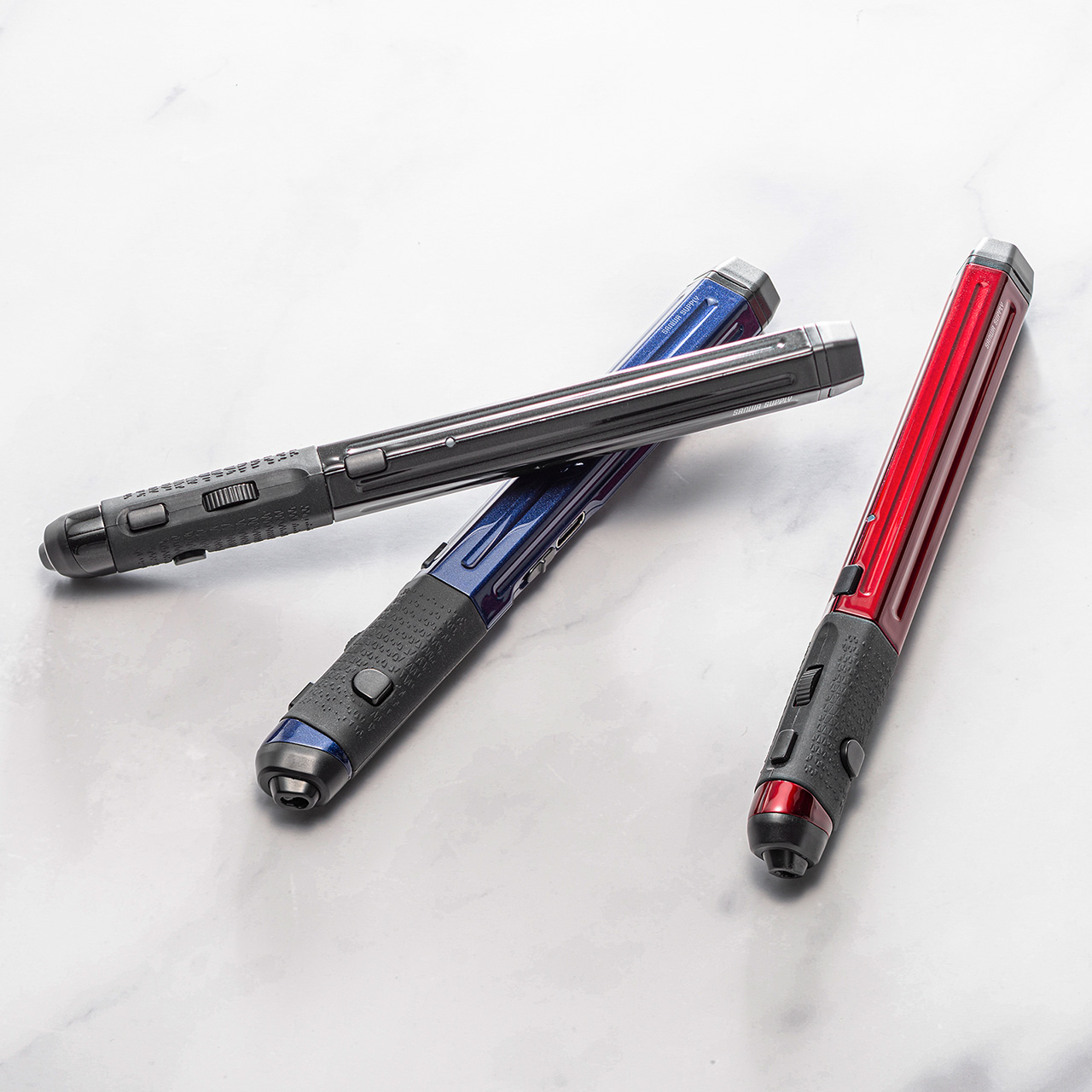 400-MAWBT202シリーズのカラーはブラック/ブルー/レッドの3色展開。※画像はメーカー直販サイトより抜粋。