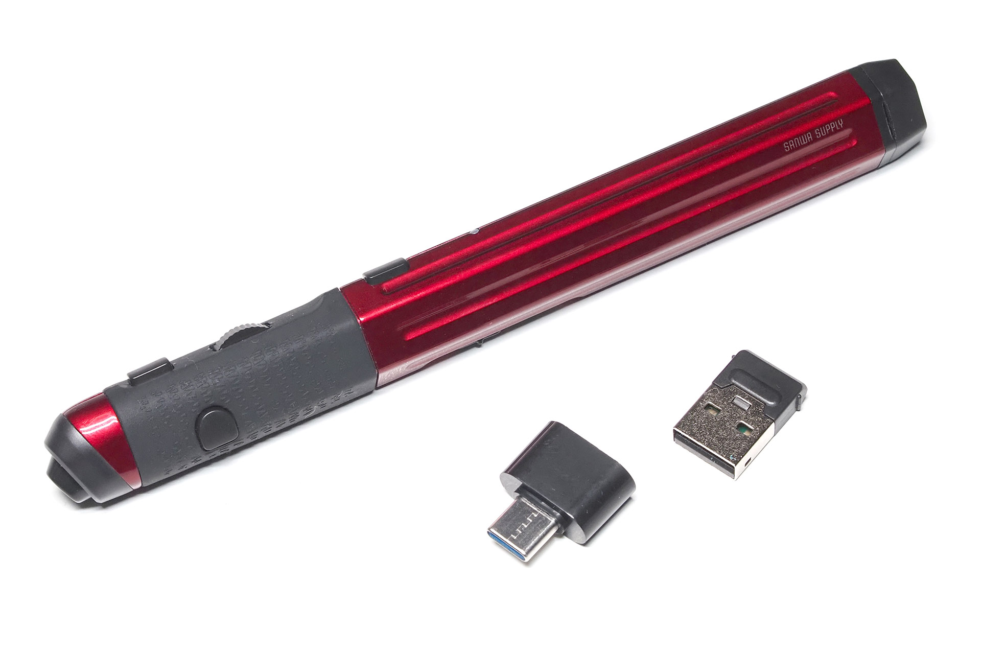 ペンと付属USBドングル。USBドングルはUSB-Aタイプだが、USB-A・USB-C変換アダプターが付属する。