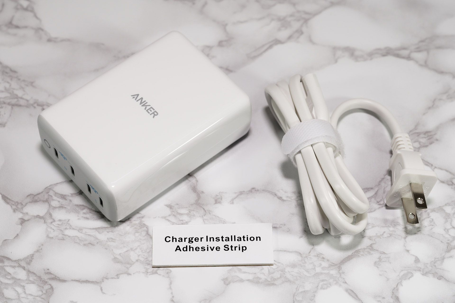 付属の両面テープを使って目立たない場所に設置できる自由度の高さもあったりする