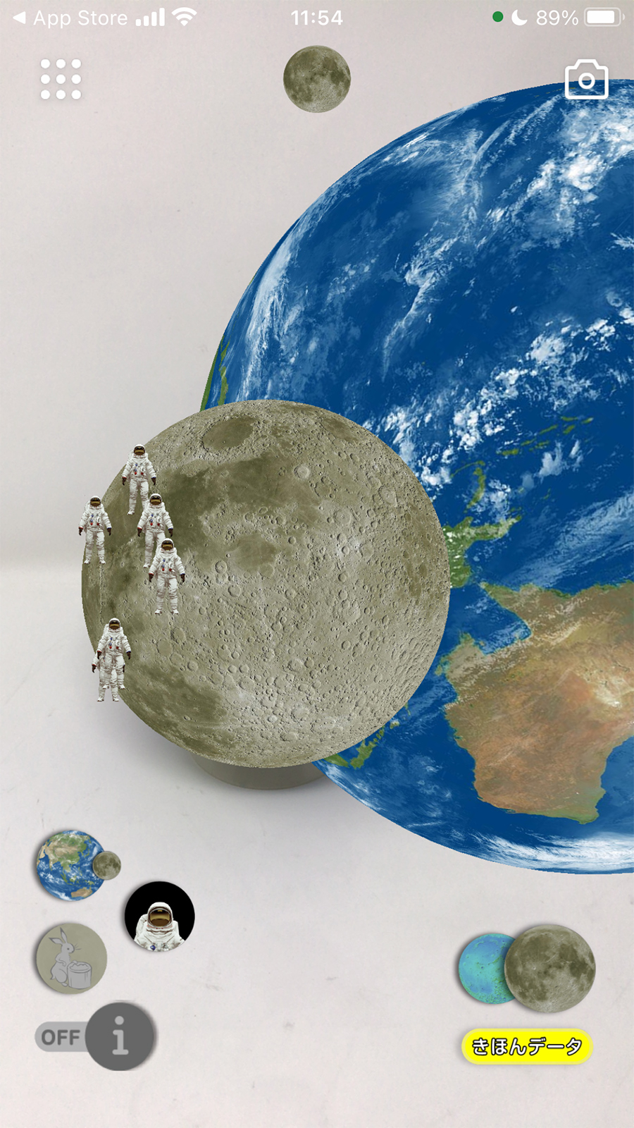 月の情報。地球との比較ができたり、着陸した地点を確認できたりします