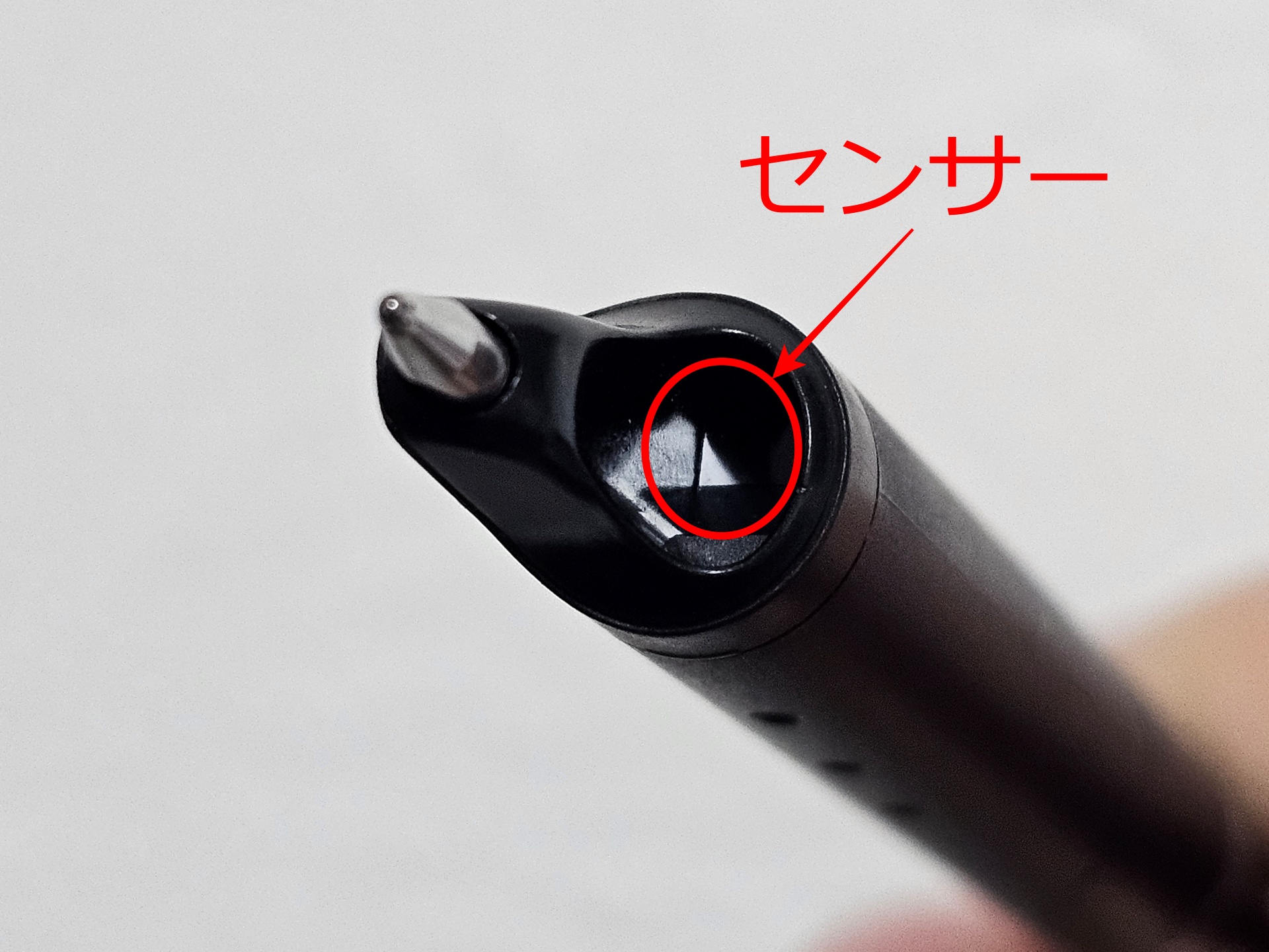 Neo smartpenのペン先近くにあるカメラセンサー