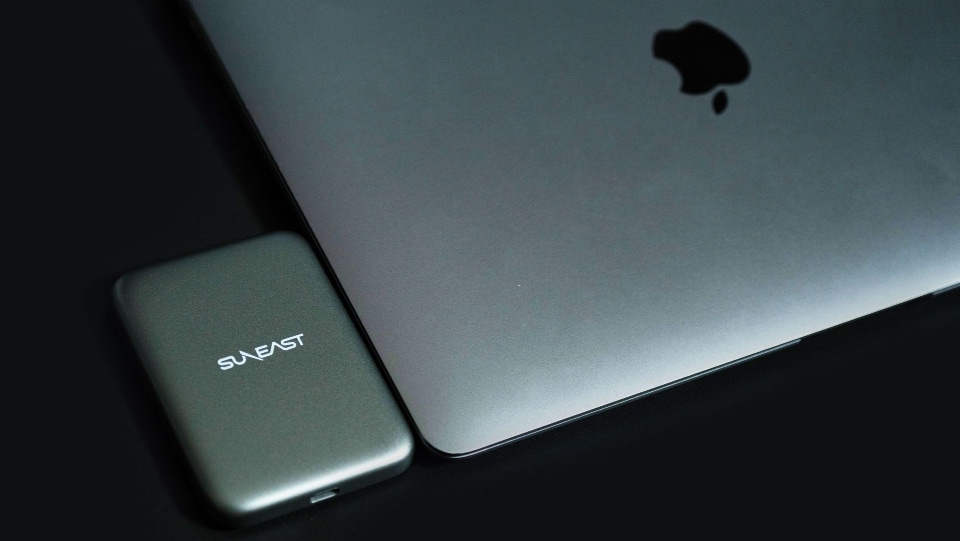 iPhoneにMagSafeでくっつく高速ポータブルSSD、SUNEASTから順次発売