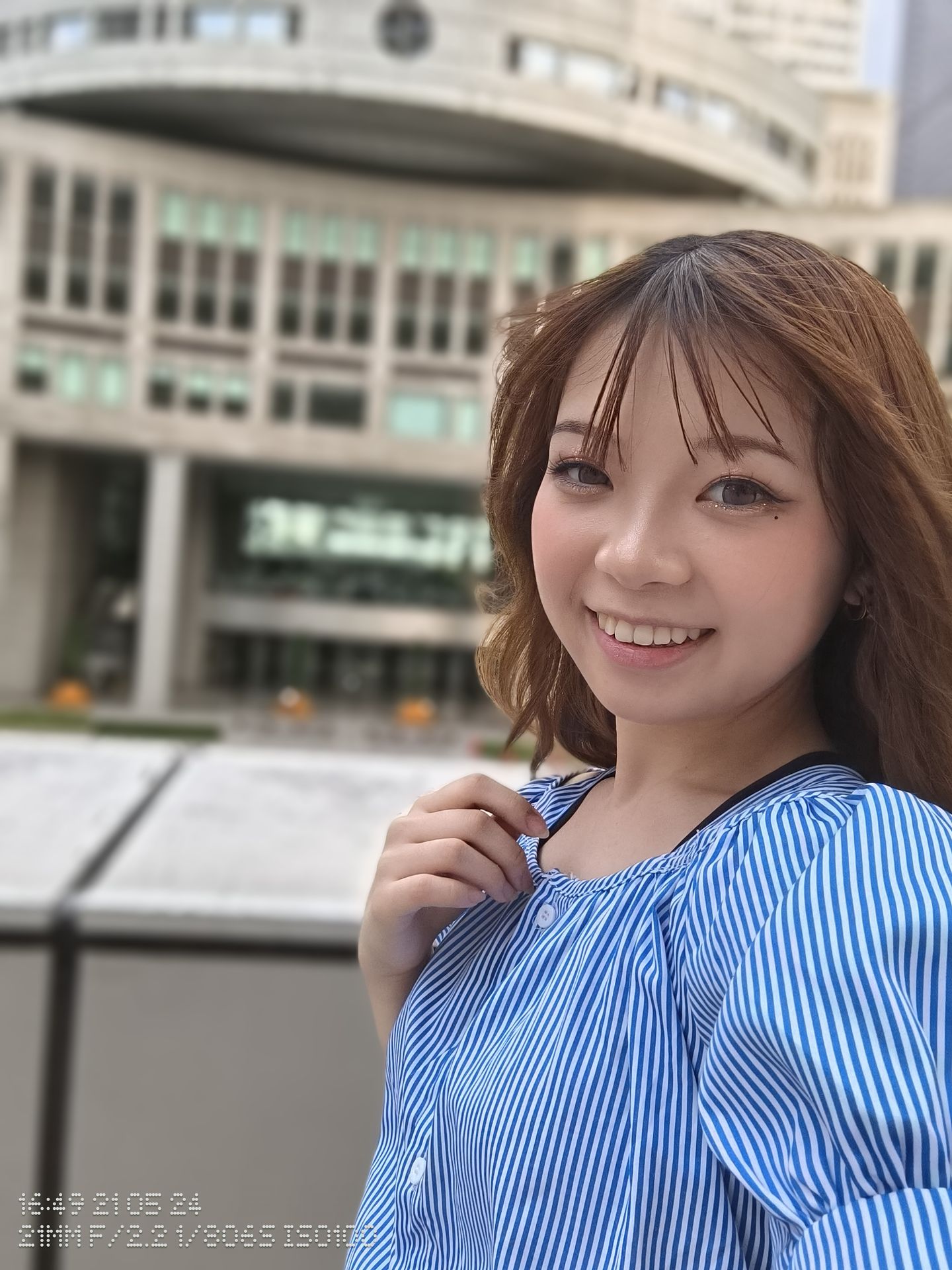 インカメラで撮影。背景の建物が自然にボケている。シャッター音にもちょっとびっくり