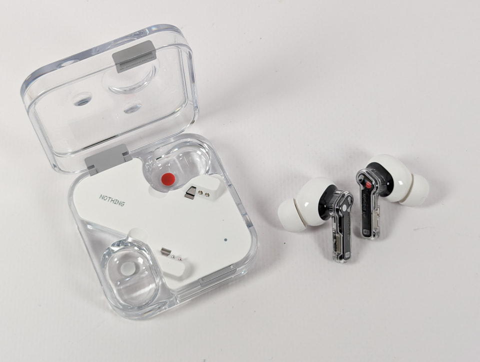 個性的なデザインで音質も良好、ワイヤレスイヤホン「Ear」「Ear (a