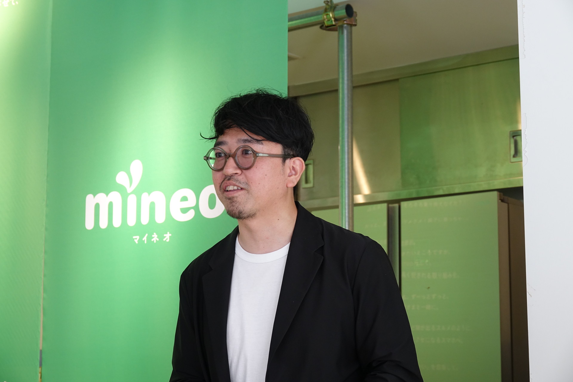 オプテージ モバイル事業戦略チーム 山下慶太氏（右）