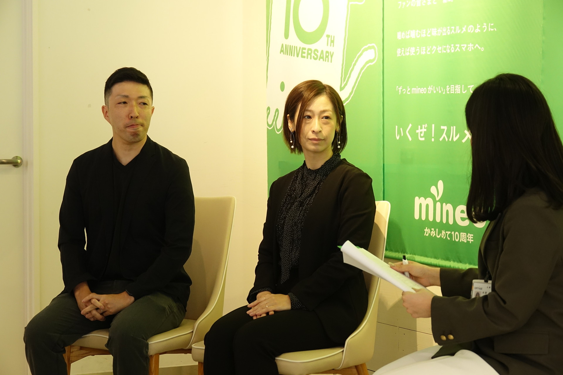 オプテージ モバイル事業戦略チーム 丸山智裕氏（左）、ネクイノ トレルナ開発チーム 平本千登里氏（中央）