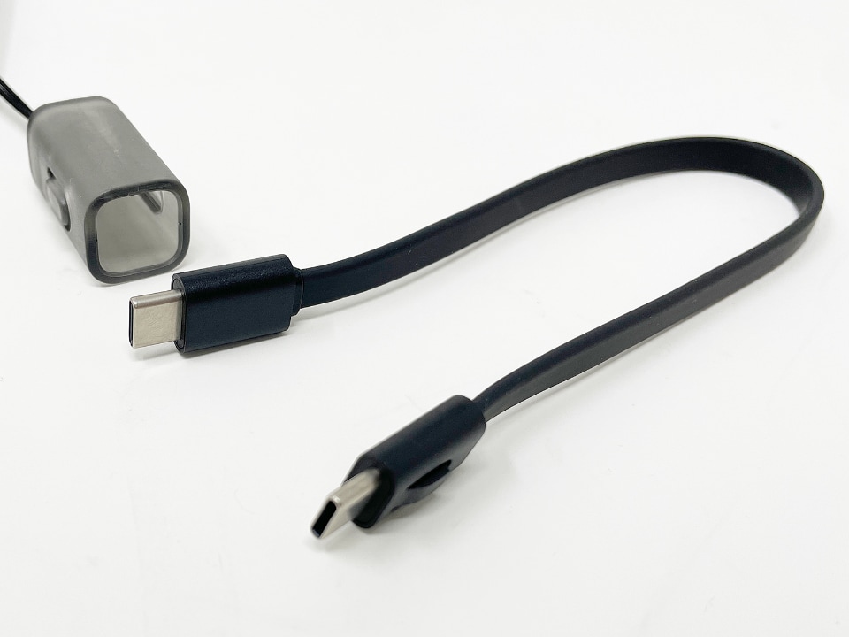 専用ストラップが技あり！ USB-C×2/USB-A×1を備えるAnkerのモバイル