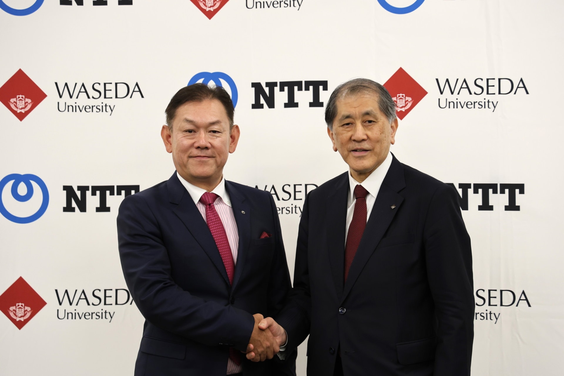 NTT 代表取締役副社長の川添雄彦氏と早稲田大学 総長の田中愛治氏