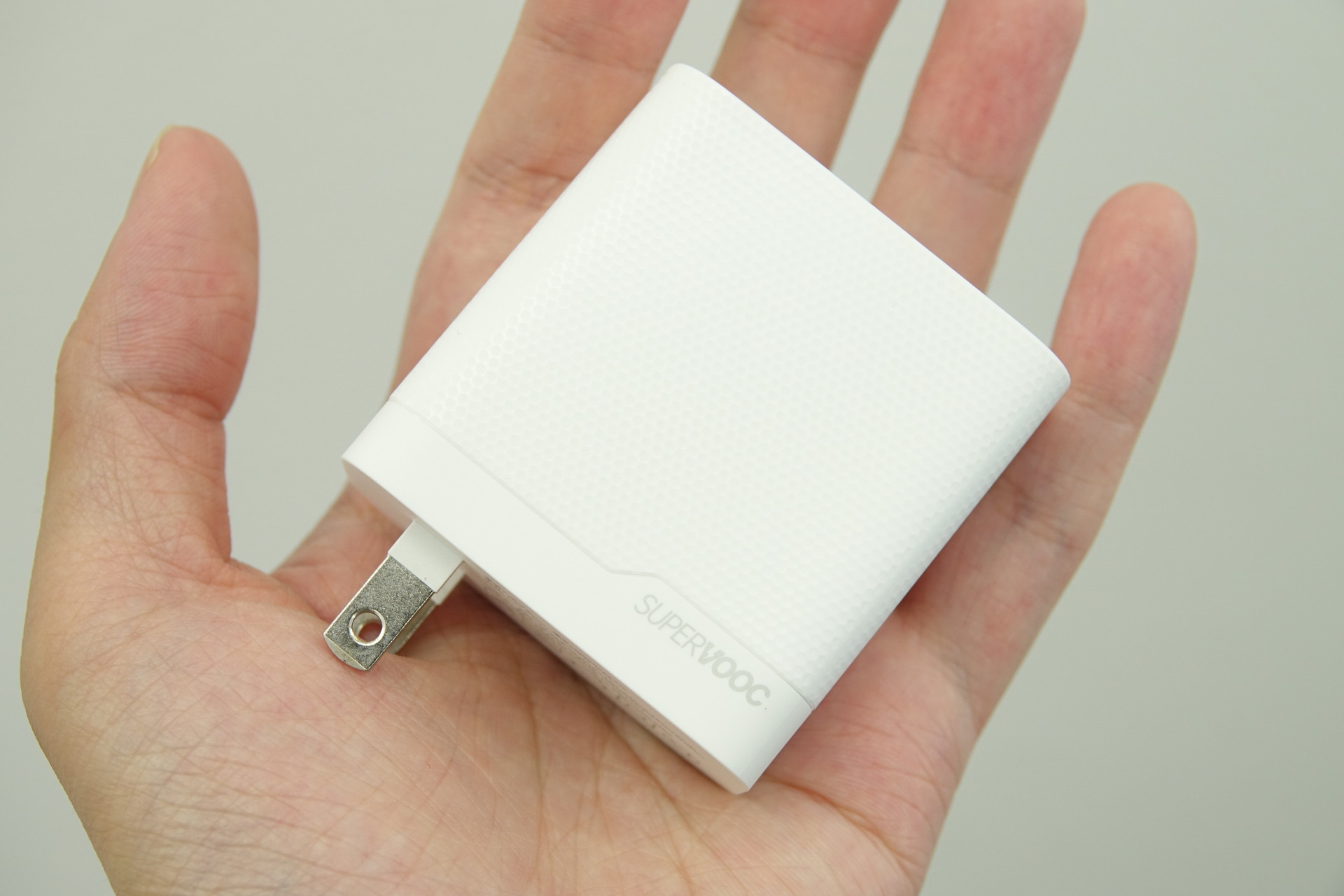 67W充電対応のAC充電器