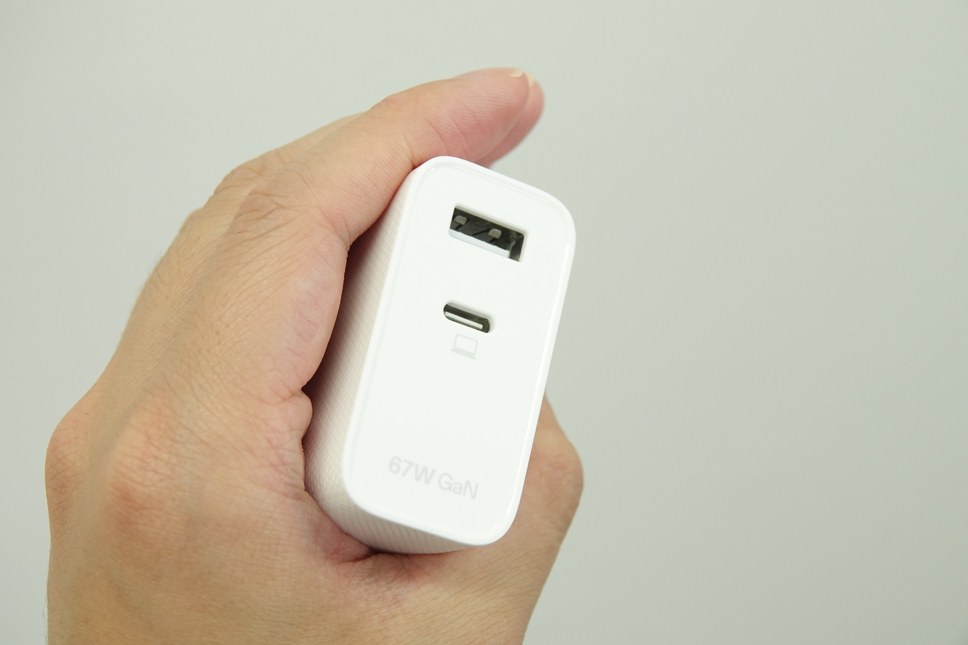 67W充電対応のAC充電器