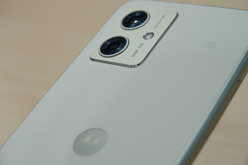 写真で見る「moto g64 5G」と「moto g64y 5G」] - ケータイ Watch