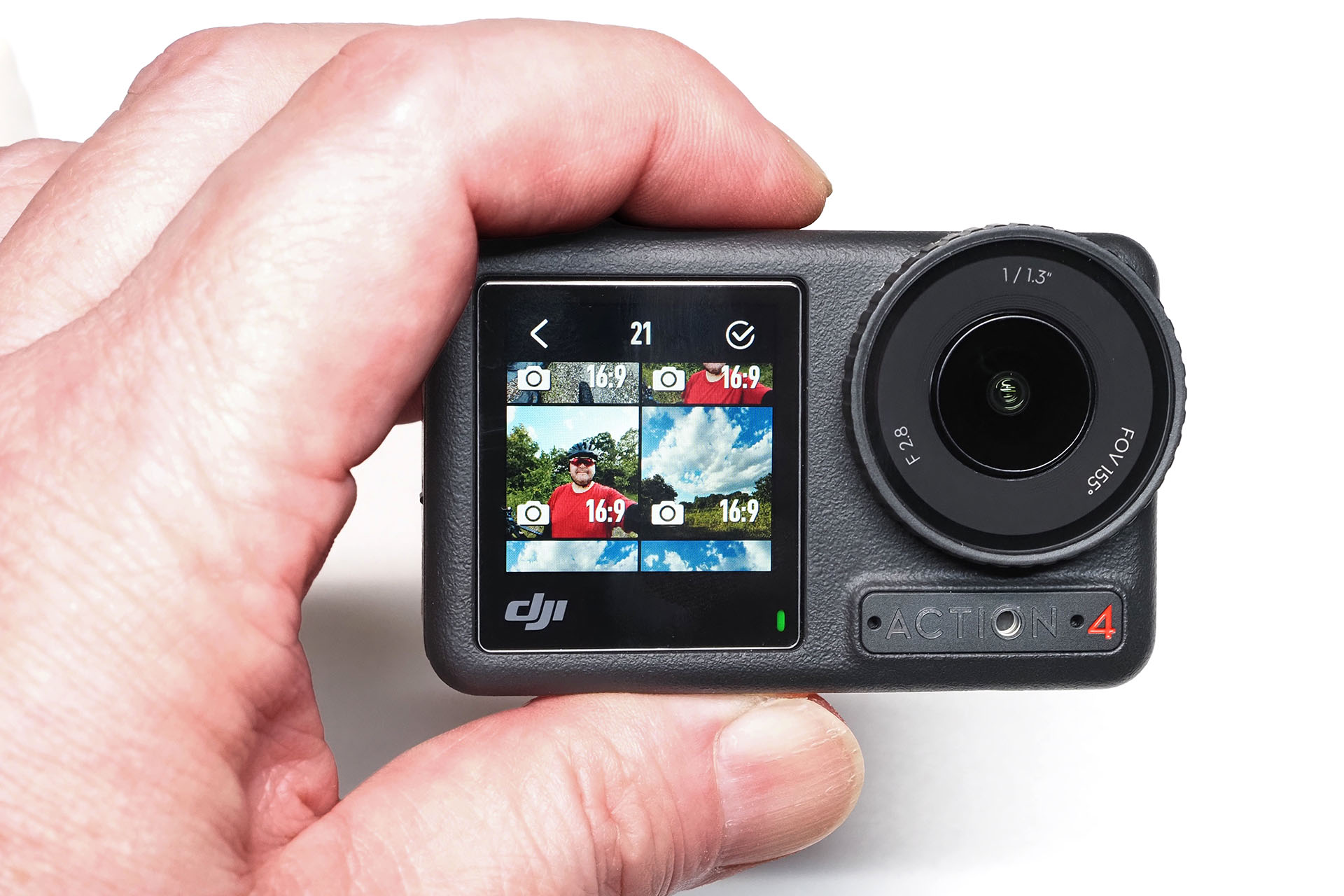 DJI「Osmo Action 4 Standard Combo」という最もシンプルな構成で安価なパッケージを買った。ヨドバシ・ドット・コムで4万4000円で、440円相当のポイント還元があった。DJI製品の還元ポイント少なっ！