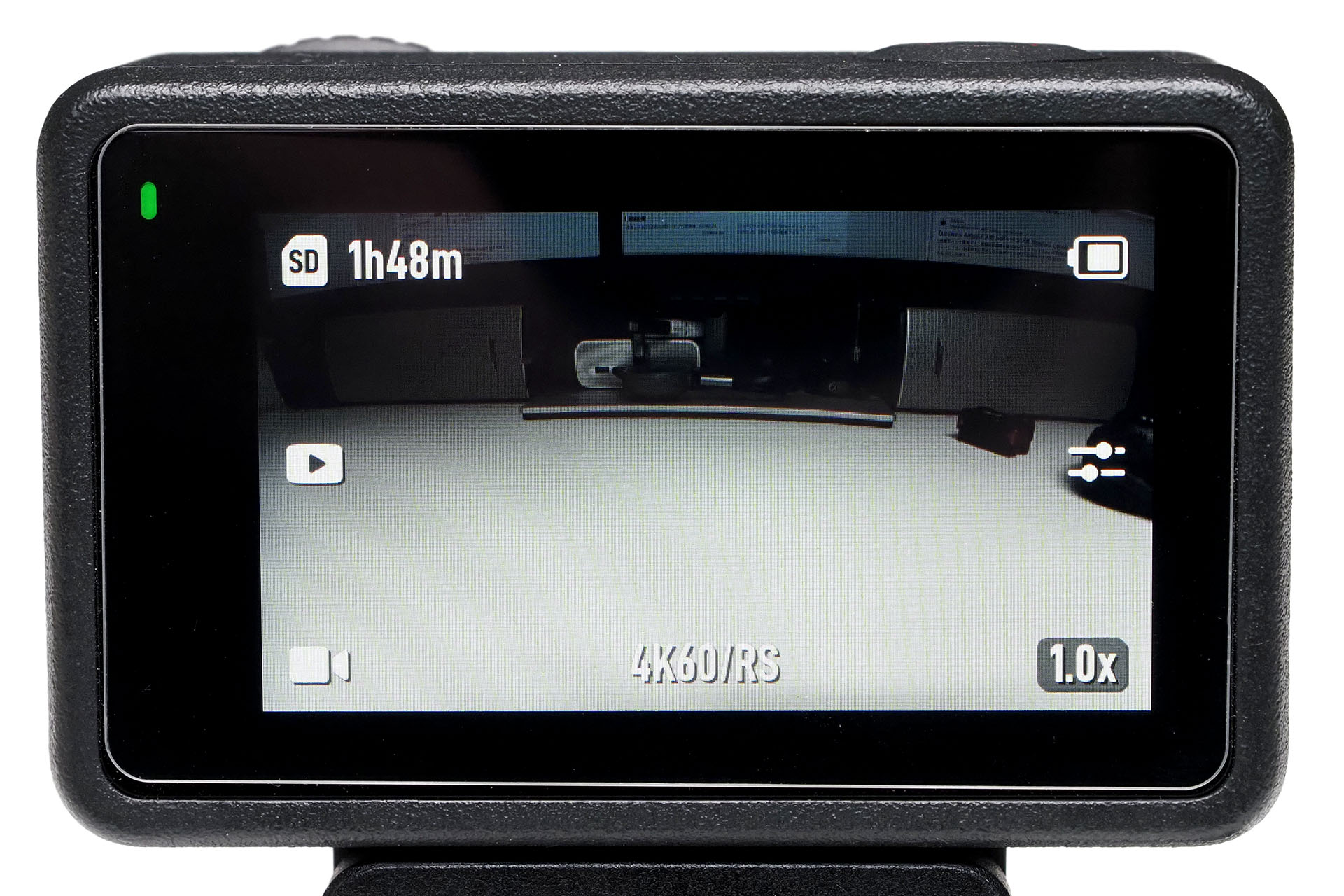 メインの画面。画面周囲にわかりやすいアイコンが並ぶ。「これが再生かな」とタッチすると動画や静止画の再生モードになるなど、表示を理解するためのハードルが低いという印象だ。