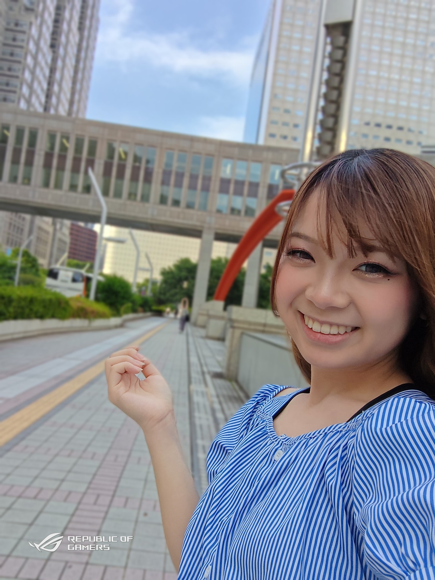 インカメラで撮影。インカメラでもポートレートで撮影が可能。撮影時には［0.7x］と［1x］を選ぶことが可能