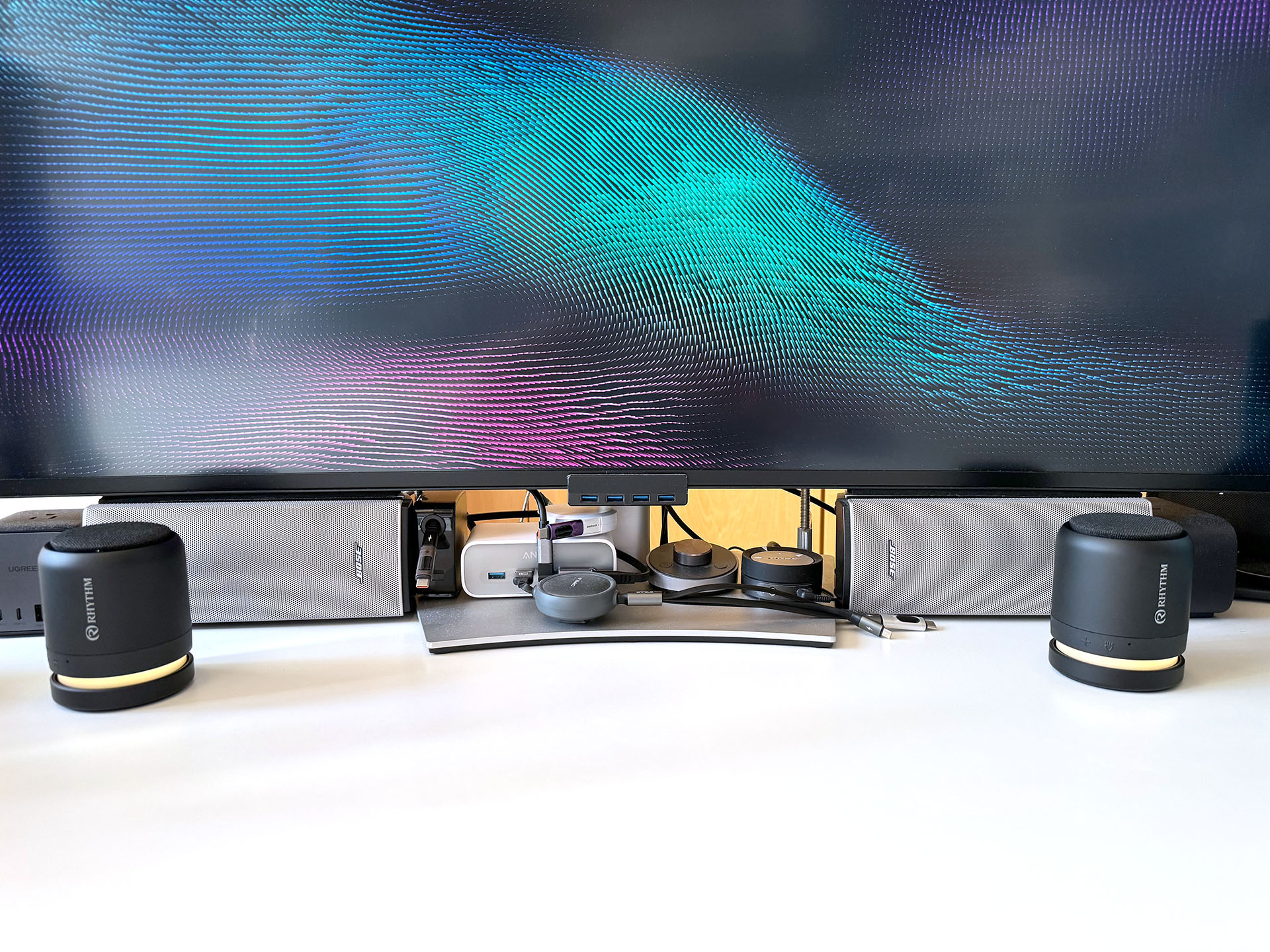 デスクトップパソコンとBluetooth接続しても使ってみた。後述のようにMAGSPEAKER DUOの音質は十二分に高音質という感じではないものの、聞きやすい音質。さらに2台を十分離して置けるので、音楽などのステレオ感が強くてナイス。