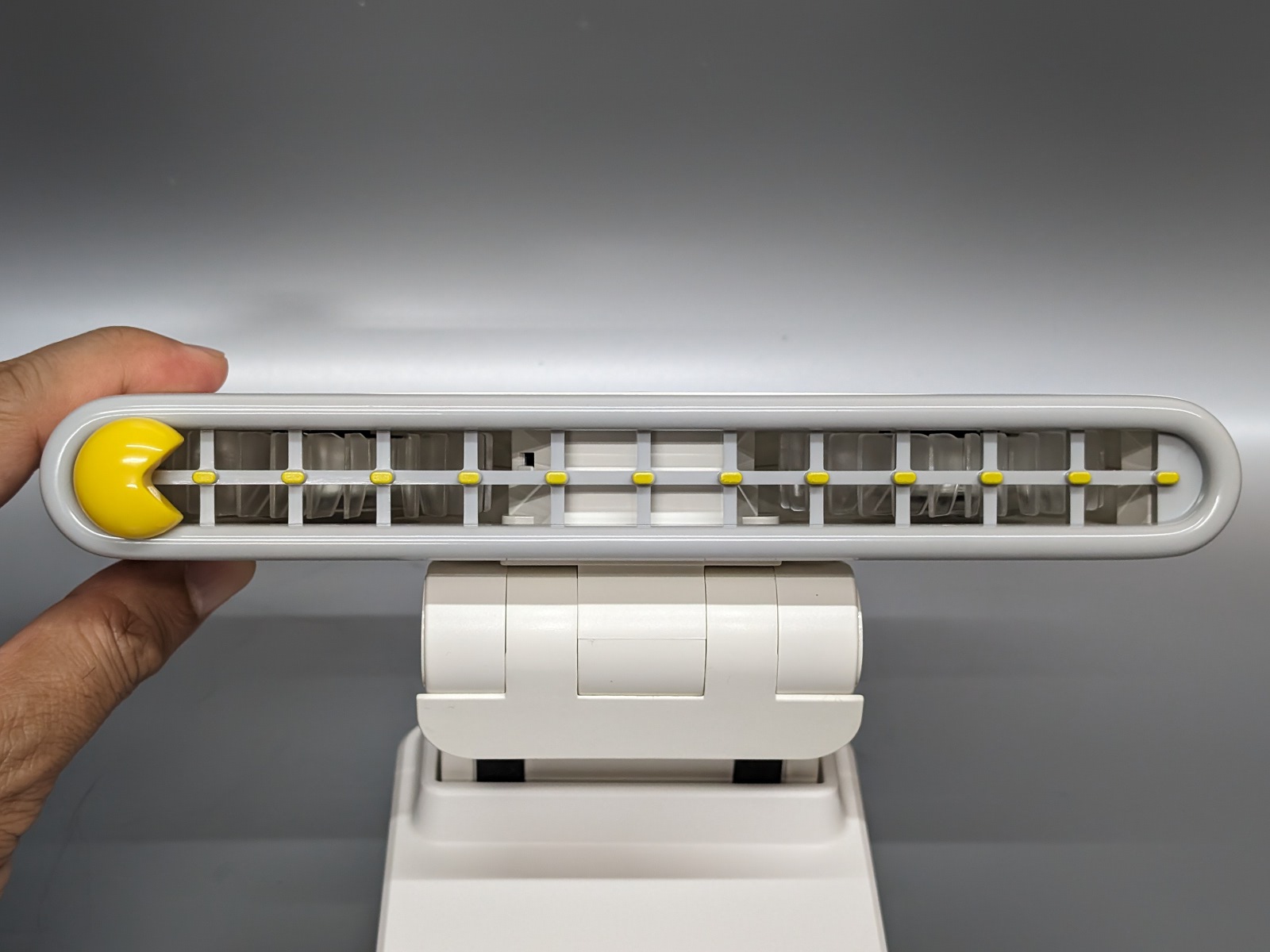 正面から見たところ。ここでは風向きは変えられない。黄色いオブジェは取り外せる