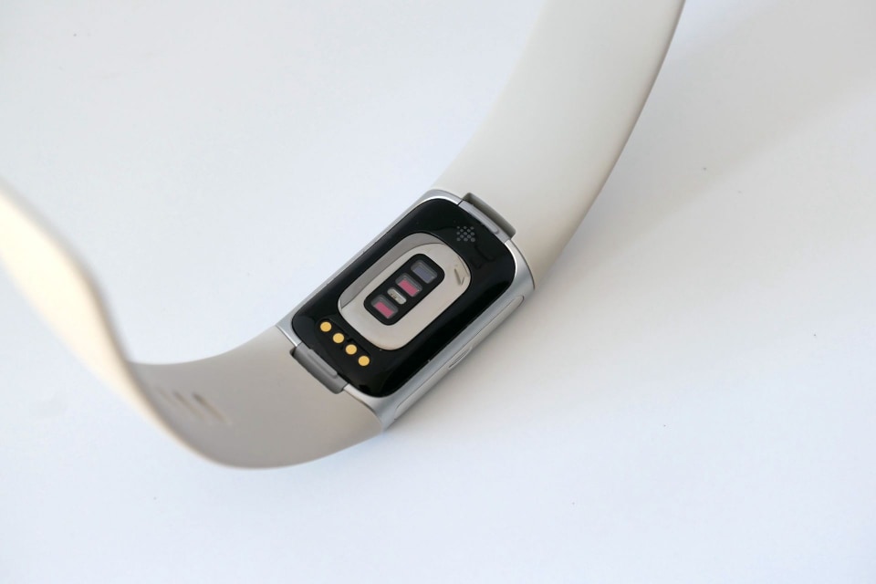 Google機能を強化した「Fitbit Charge 6」 - ケータイ Watch