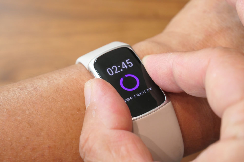 Google機能を強化した「Fitbit Charge 6」 - ケータイ Watch