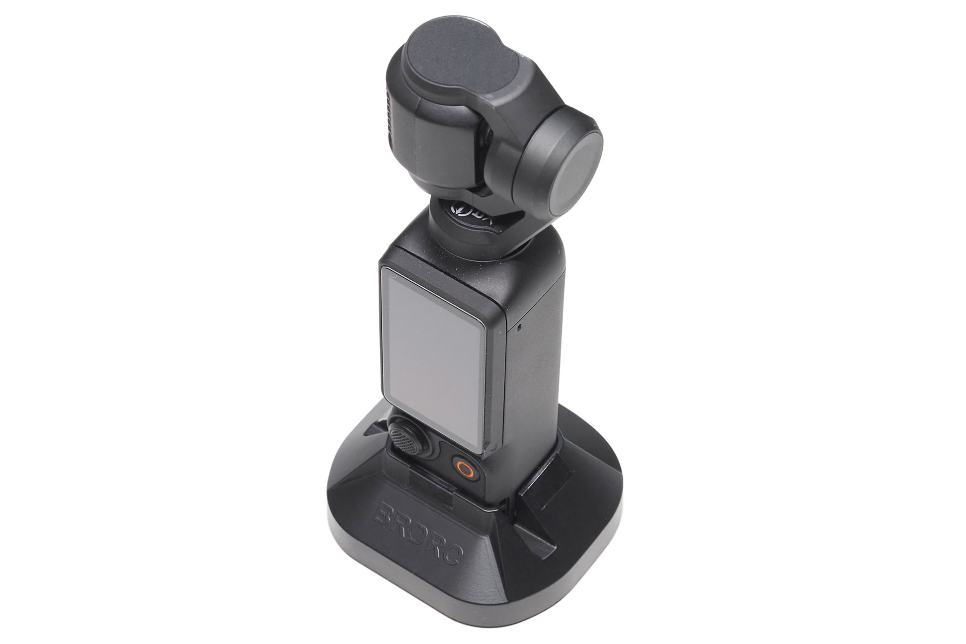 これに差し込むことで、Osmo Pocket 3が自立する。台座のフットプリントは6.7×6.2cm。机上にOsmo Pocket 3を出しっぱなしにしても邪魔な感じにならなくて便利。