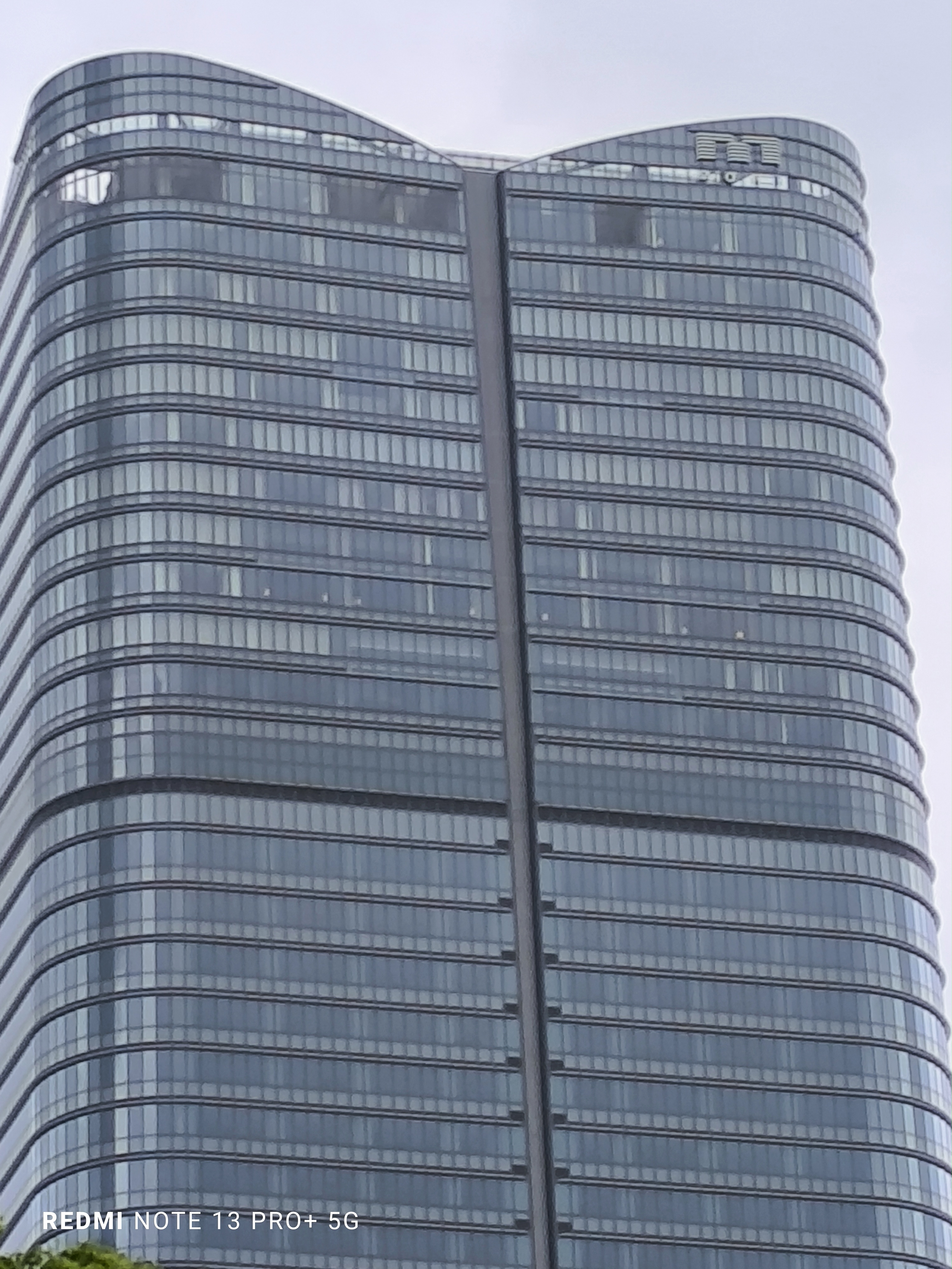 広角カメラで［10X］に切り替えて撮影。232mm相当で撮影された。拡大すると、粗さが見えるが、スマートフォンの画面で見ている限り、十分な画質