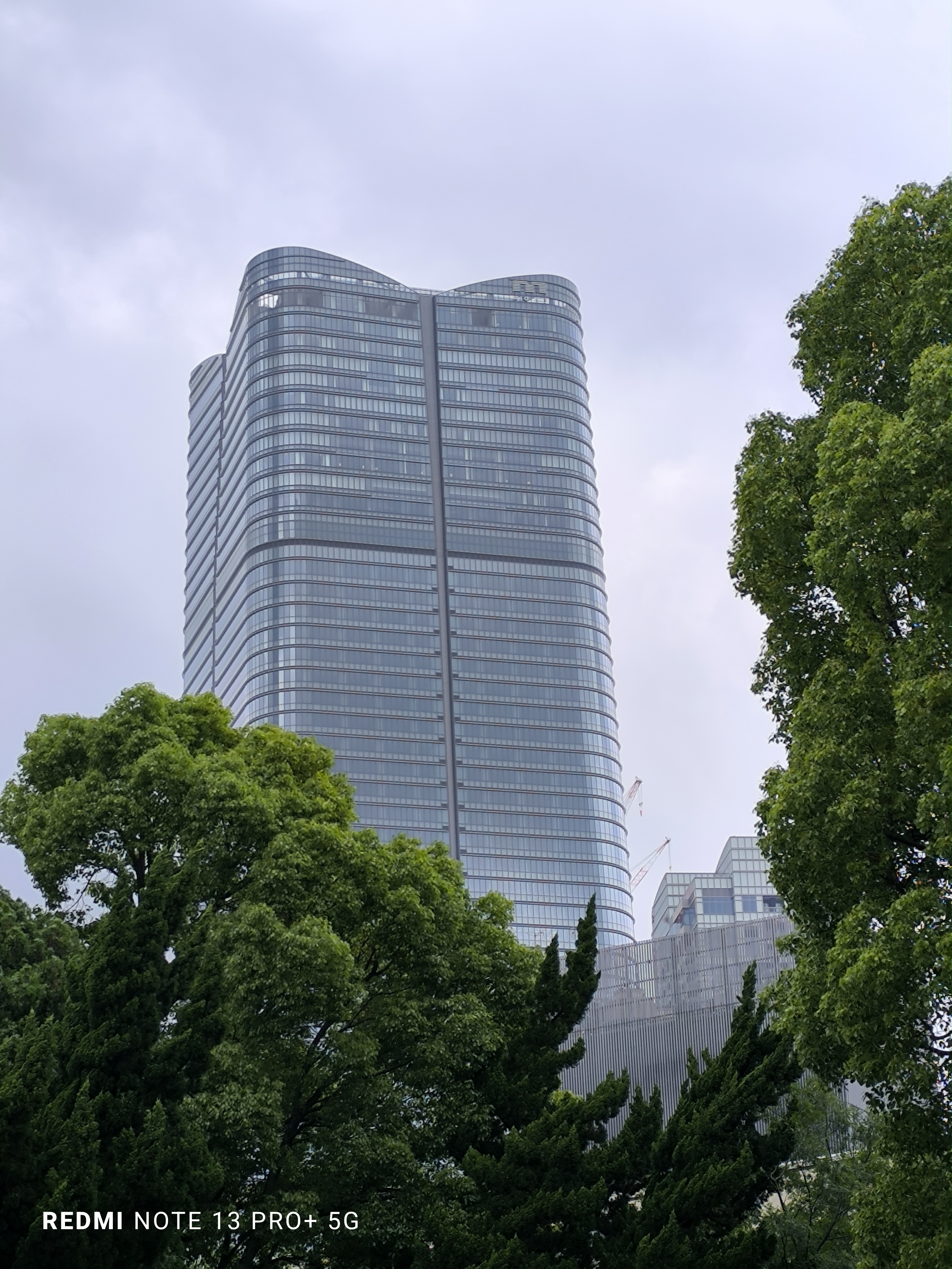 広角カメラで［4X］に切り替えて撮影。93mm相当で撮影された