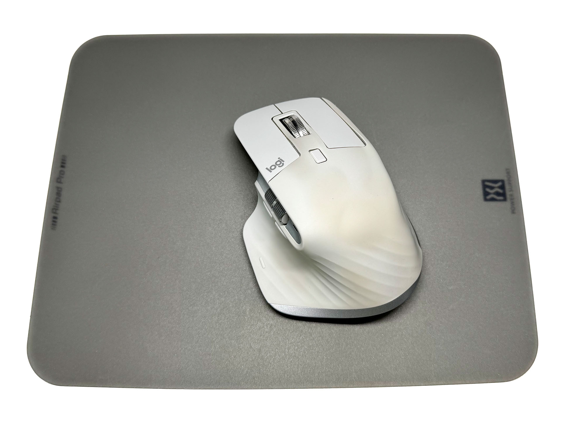 シリコーン素材のマウスパッド、パワーサポート「エアーパッドプロ（Airpad Pro）」。これもたぶん20年モノで過去に使った中古品。使い心地は……？