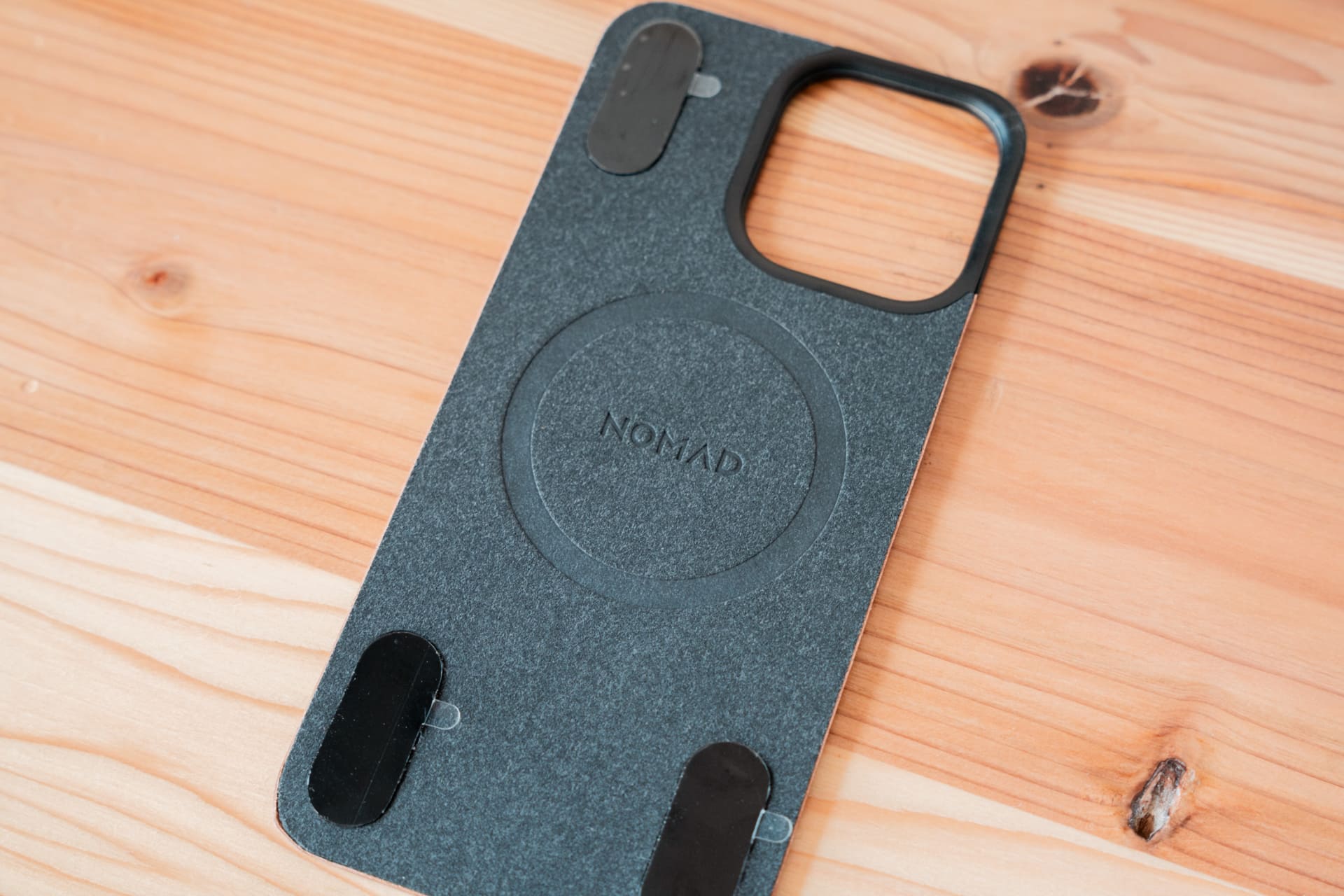 MagSafeマグネットが搭載されています