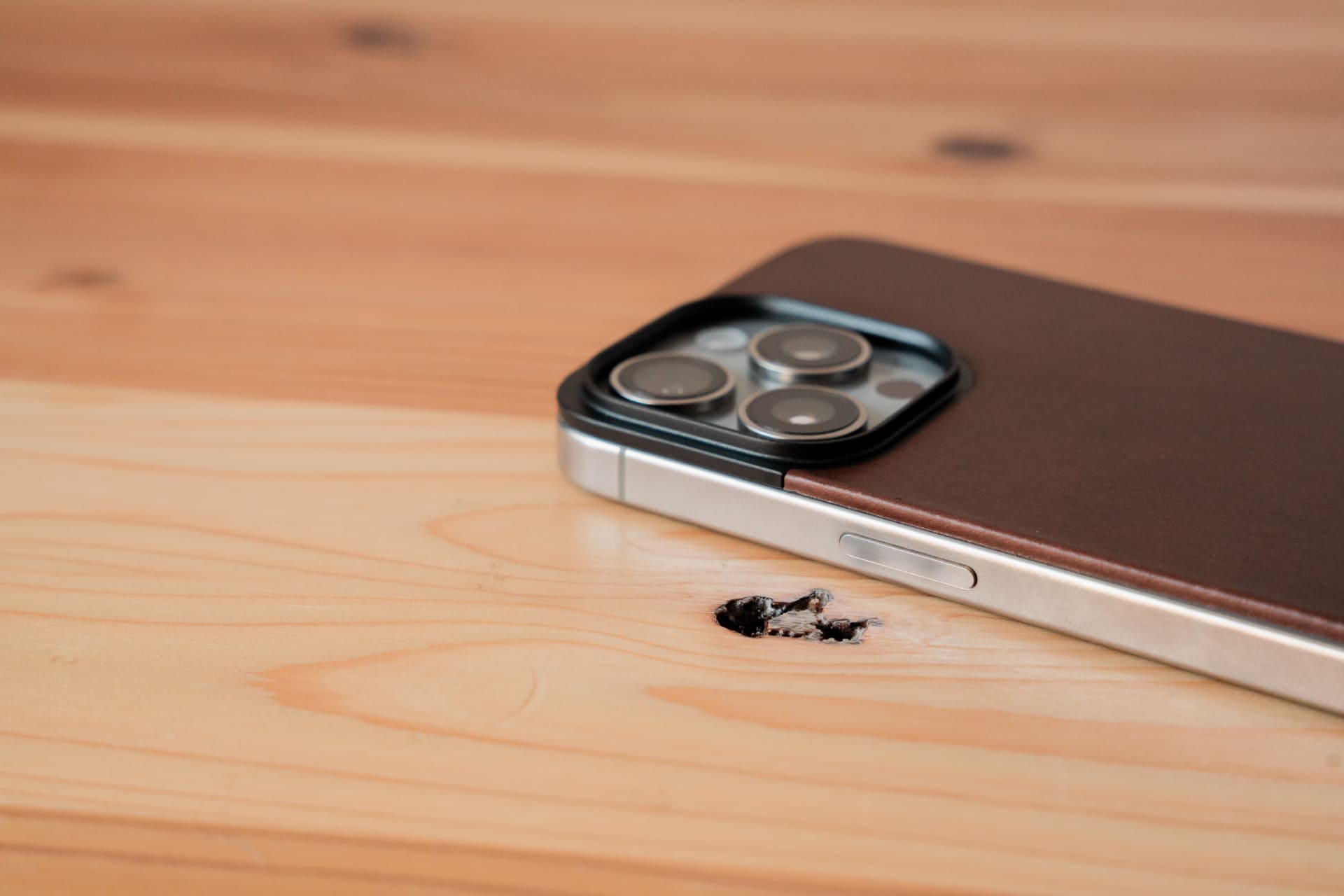 カメラ周りはポリカーボネイトパーツで補強されていて安心