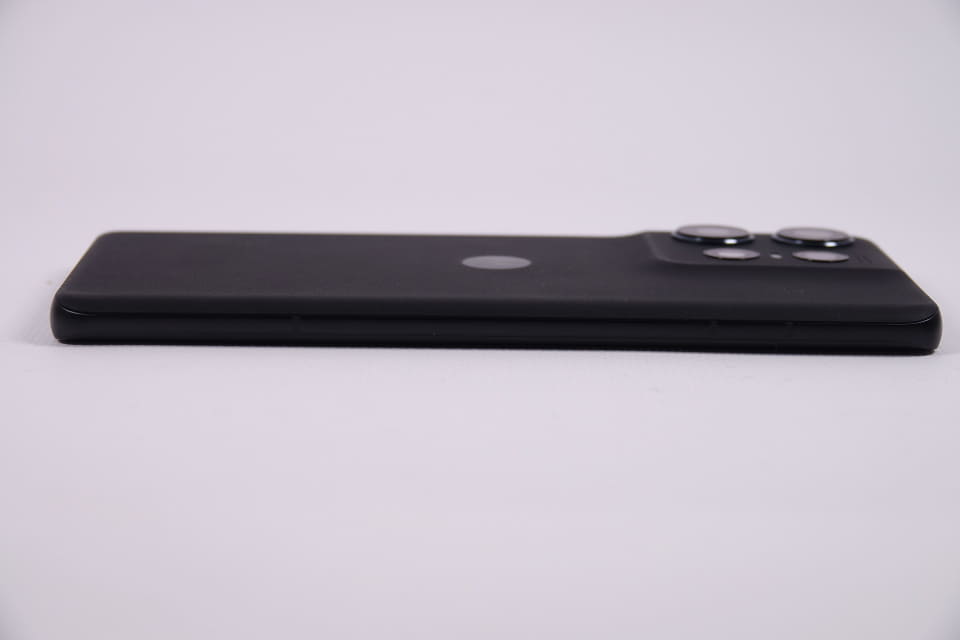 motorola edge 50s Pro 本体　黒 クイックフォトレビュー「motorola edge 50 pro」] - ケータイ Watch