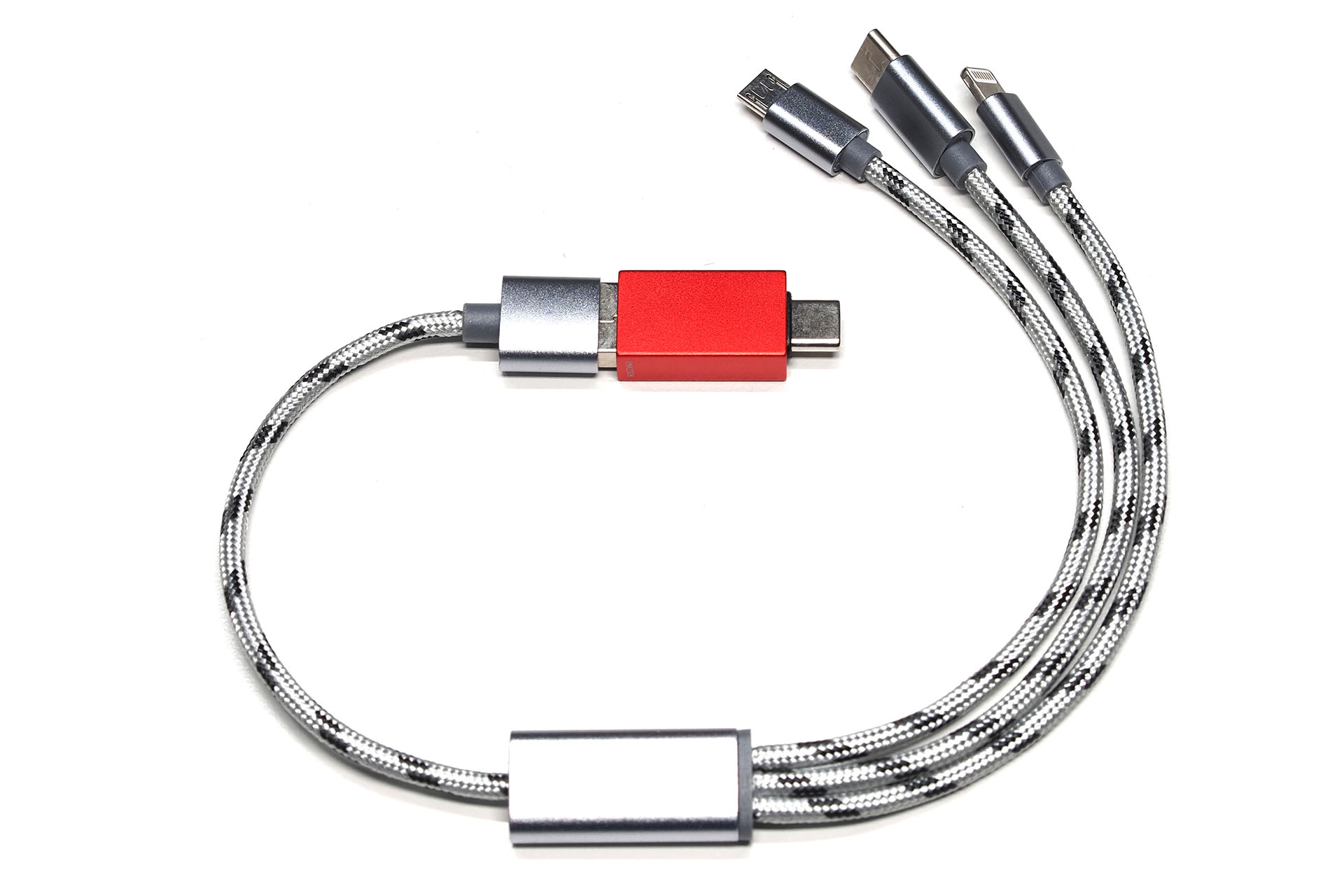 電源側がUSB-Cのみというケースが増えてきたので、USB-A/USB-C変換アダプターも併用している。