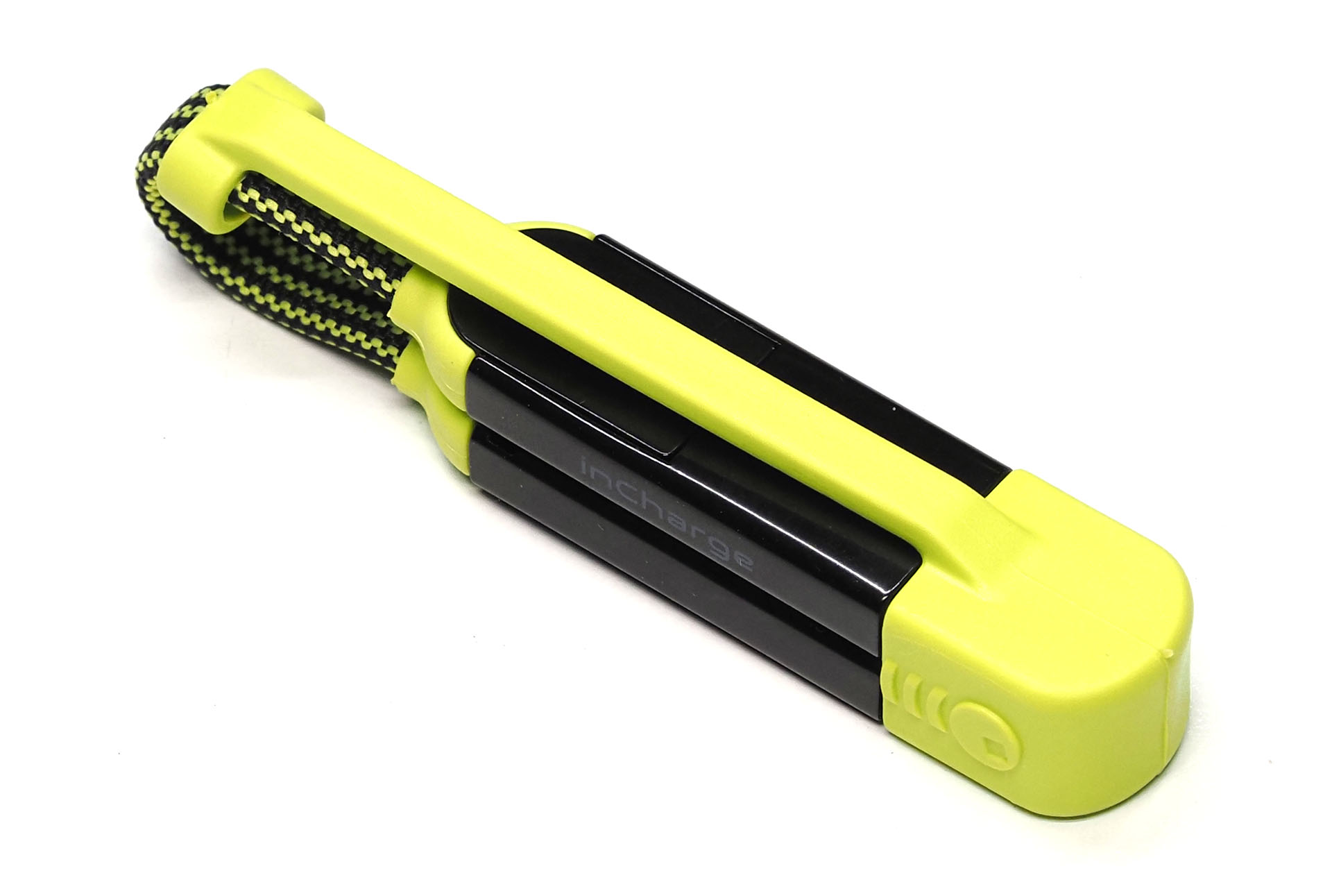 これケーブル？　って感じにまとまるマルチ充電ケーブルなのだ。