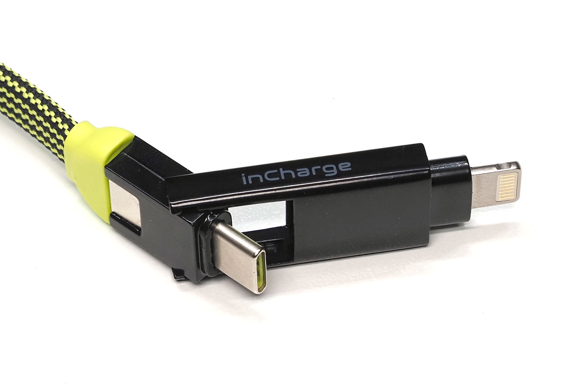 デバイス側はUSB-CとLightningを切り換えられる仕様。