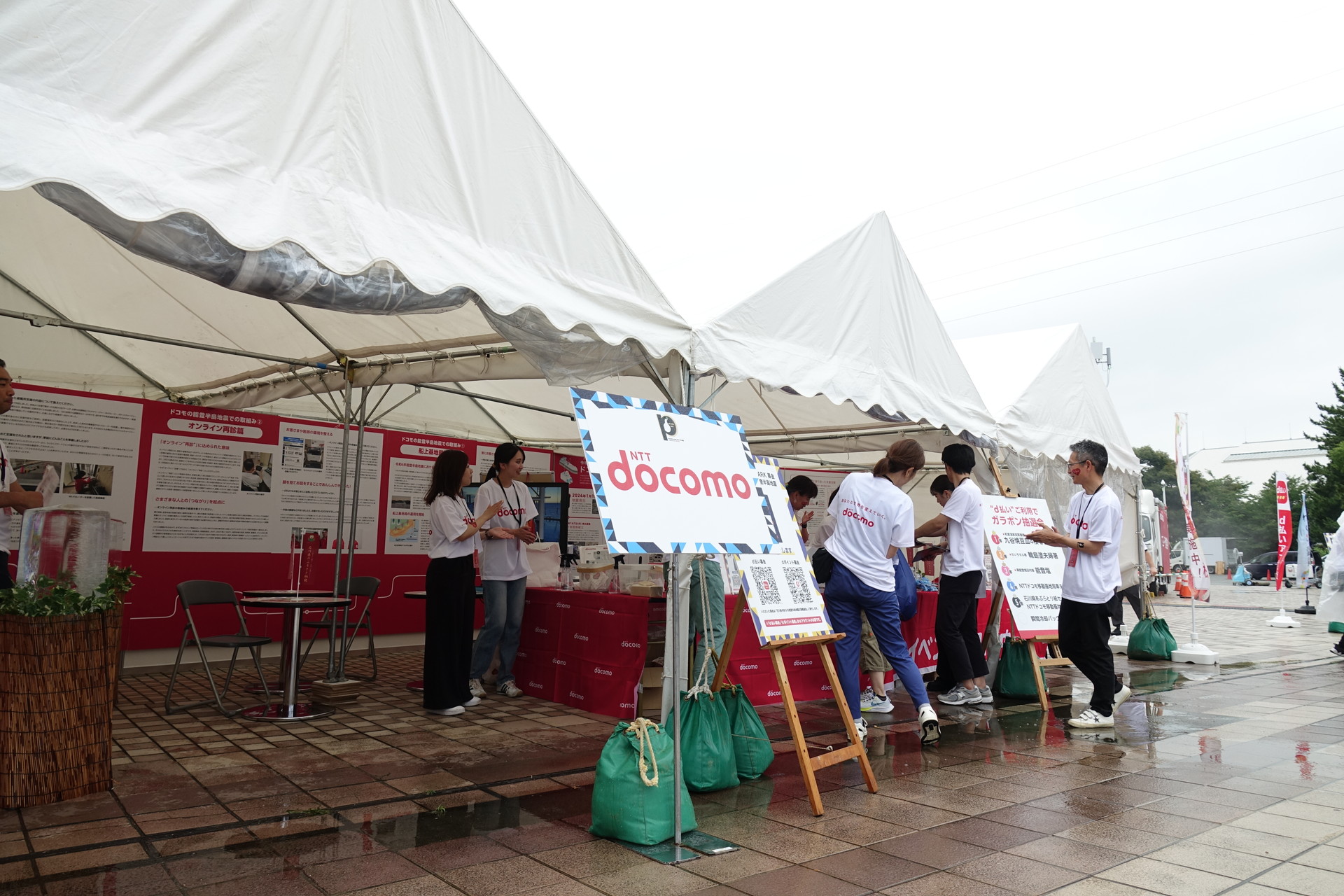 ドコモの復興支援についても展示