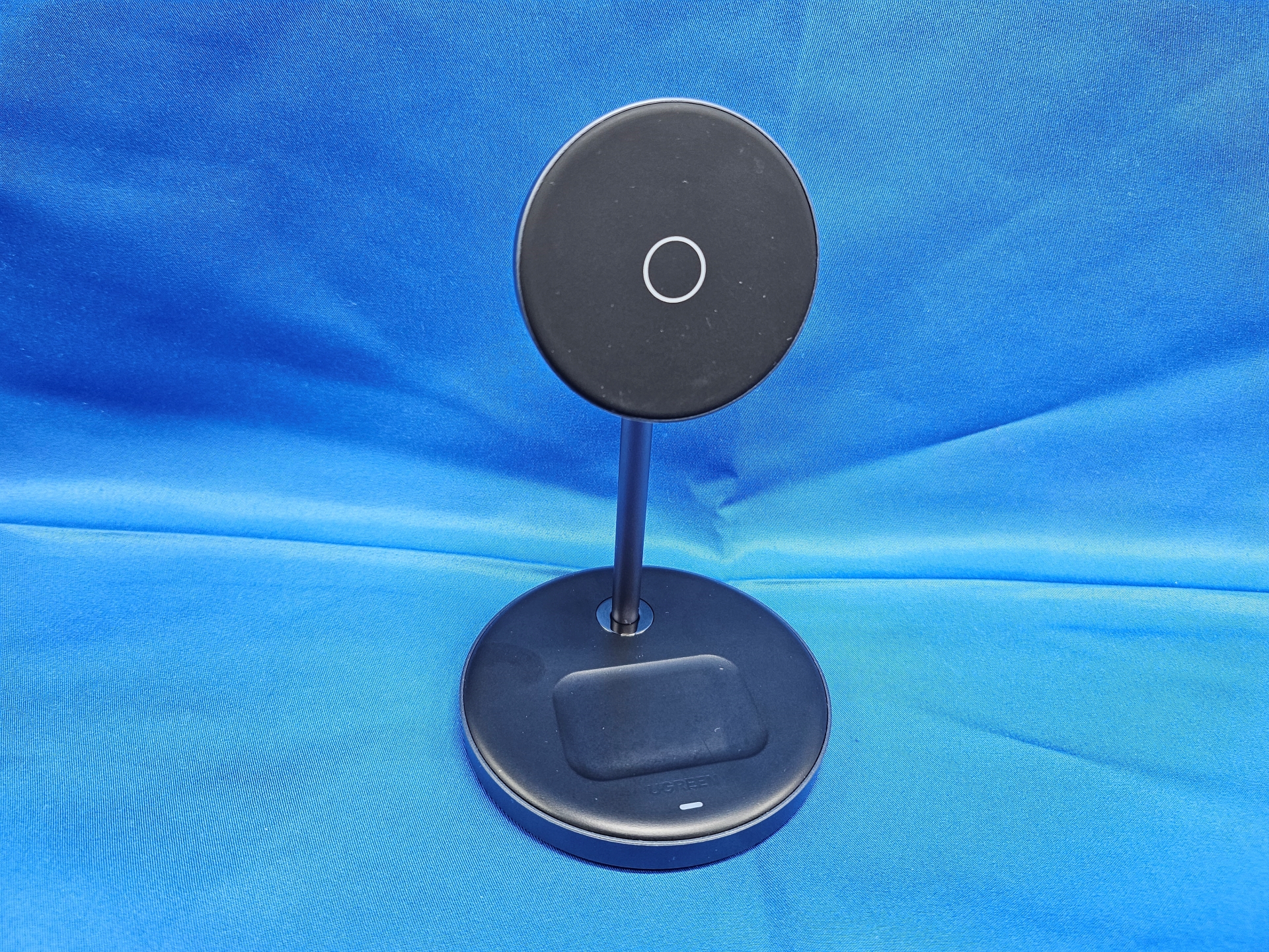 縦方向に角度調節も可能