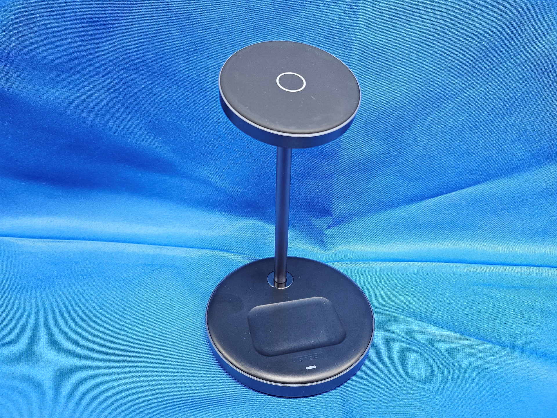 縦方向に角度調節も可能