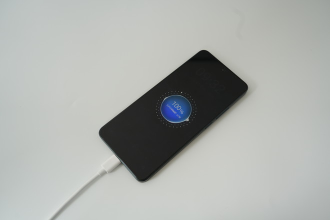 約48分でフル充電できる