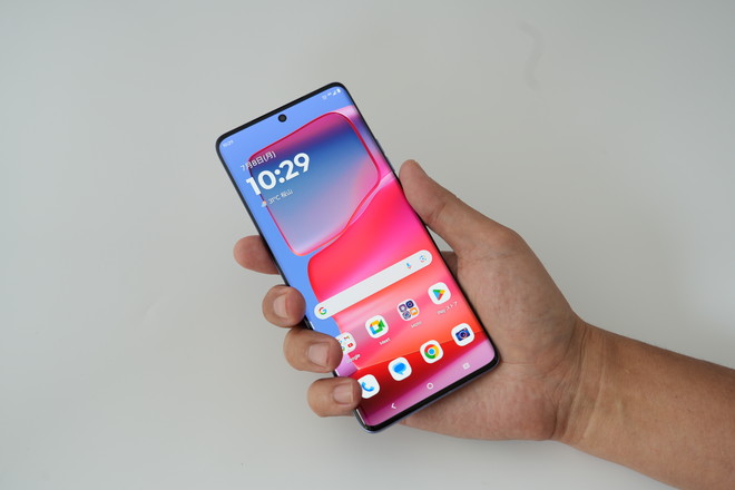 約6.7インチの有機ELディスプレイを搭載。解像度は2712×1220で、リフレッシュレートは最大144Hz