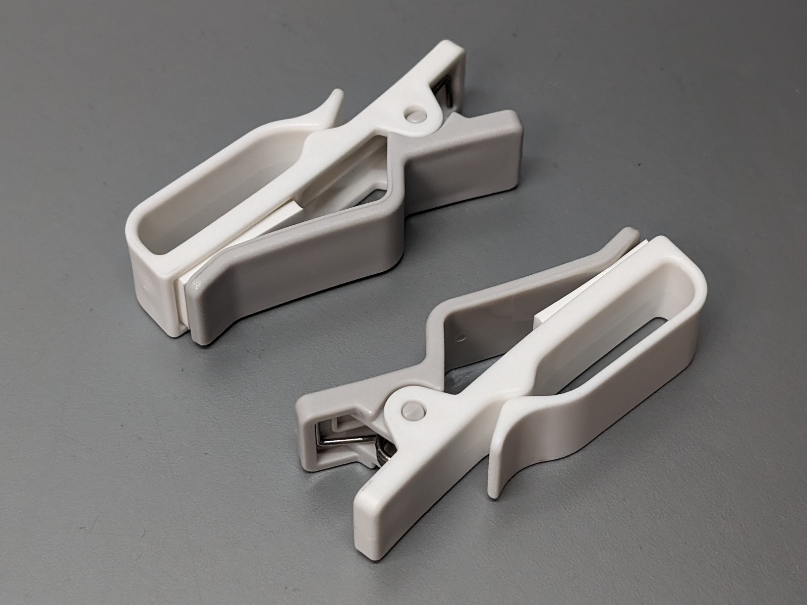 色はホワイトのみだが、個人的にはケーブル色に合わせてブラックも欲しいところ