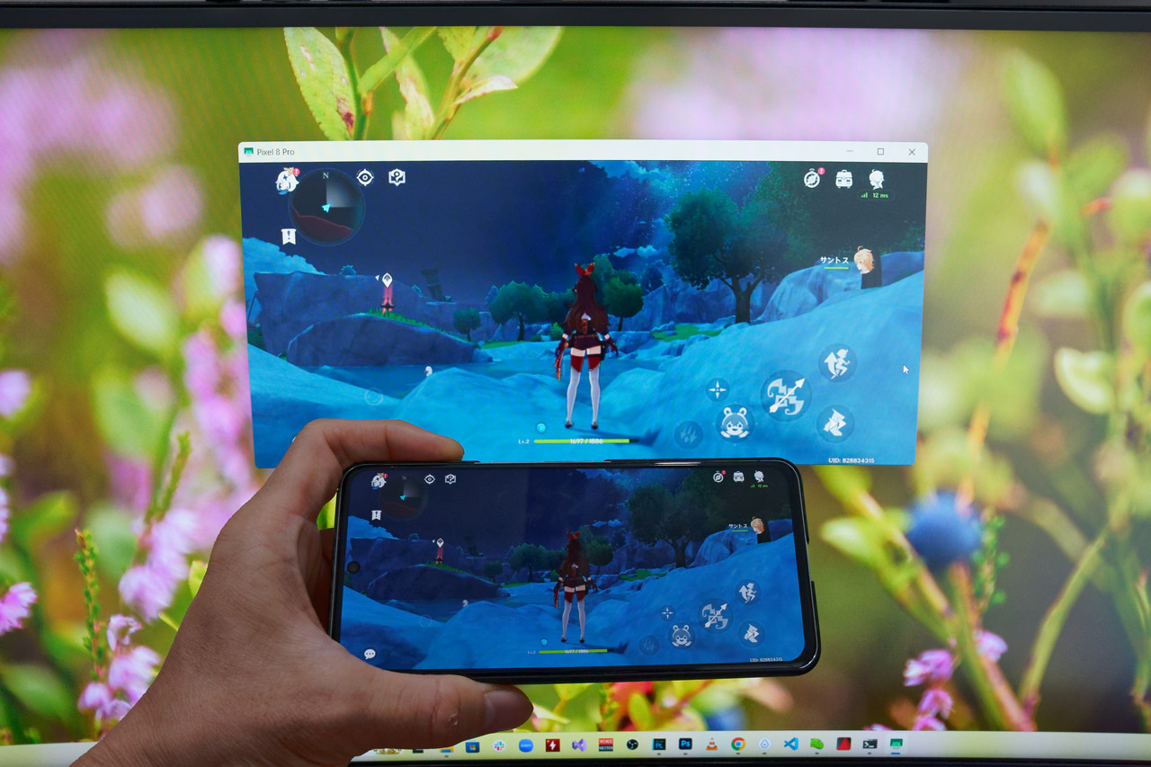 ワイヤレス接続も可で、この状態でゲームも楽しめる。なお、キーボード操作が不可なゲームが多いので注意