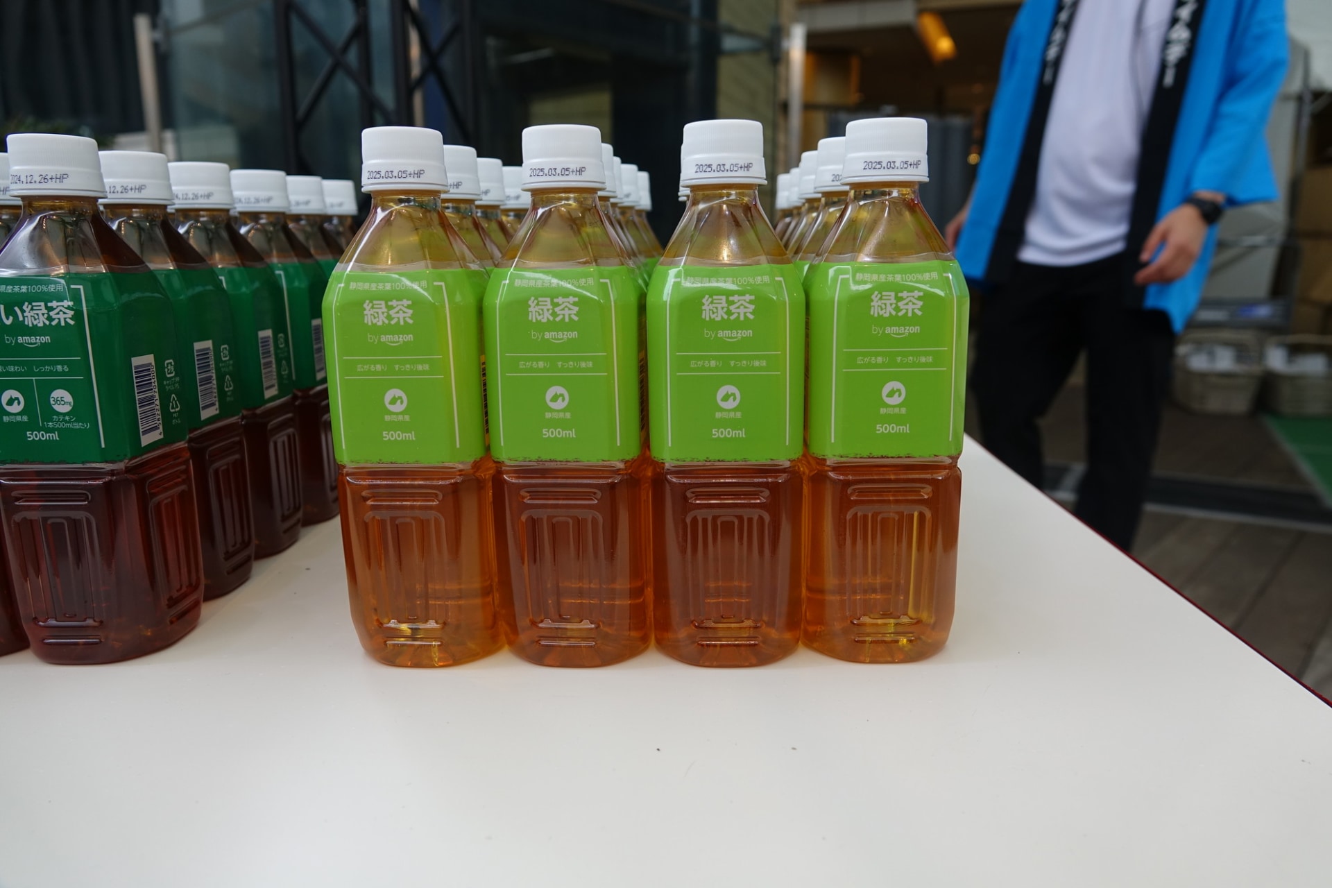 会場内では、ドリンクサービスも