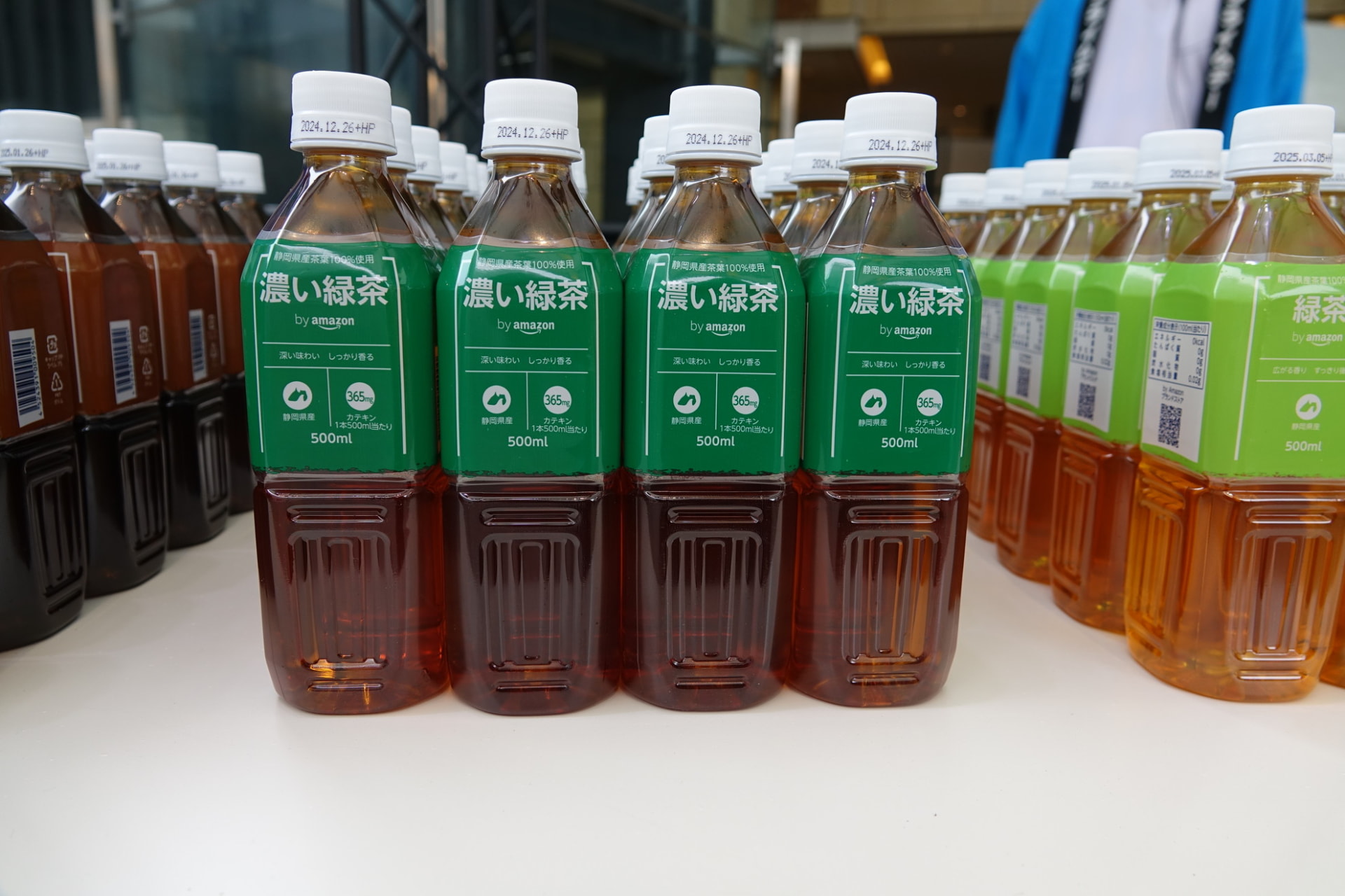 会場内では、ドリンクサービスも