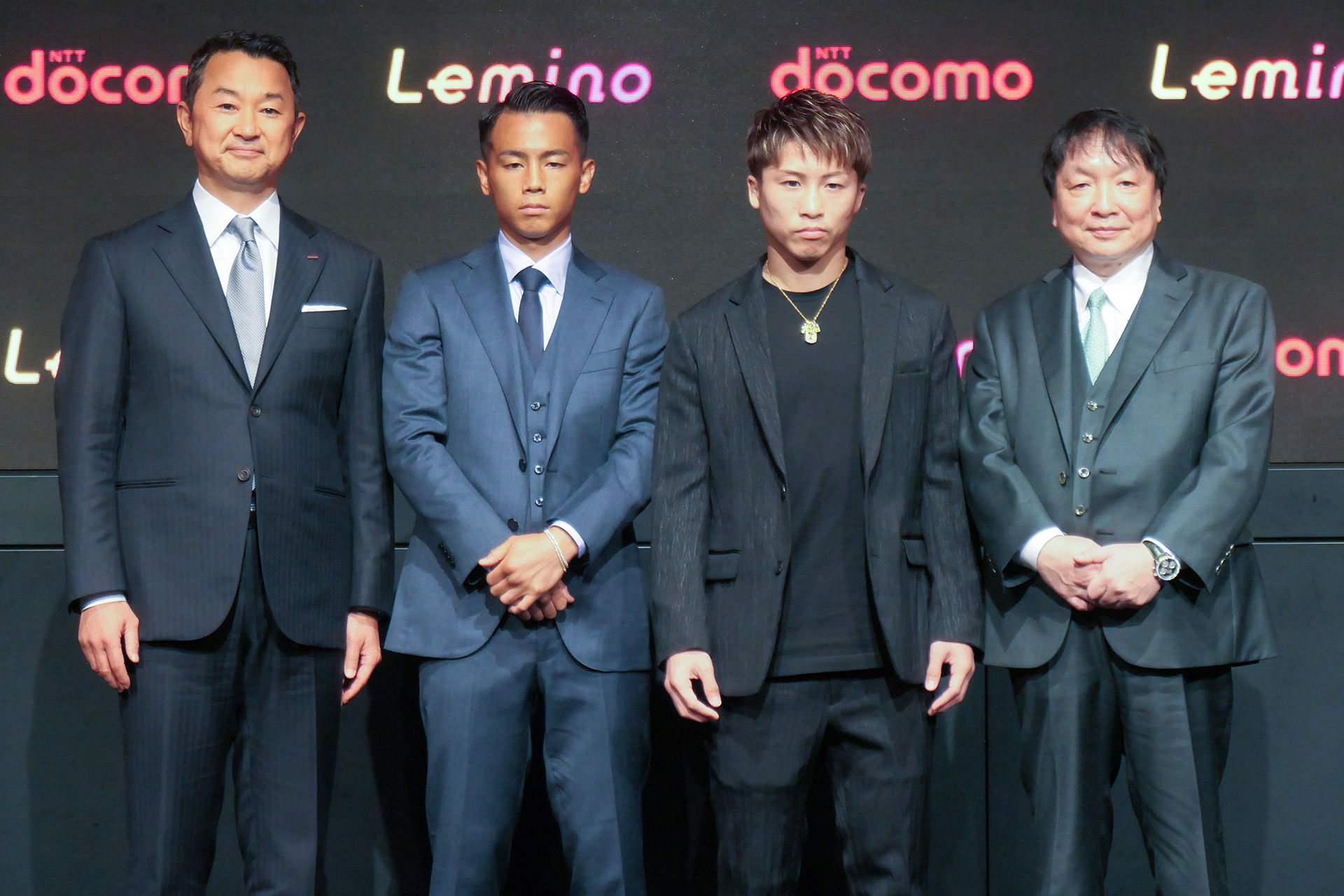 左からドコモ前田社長、武居選手、井上選手、大橋会長