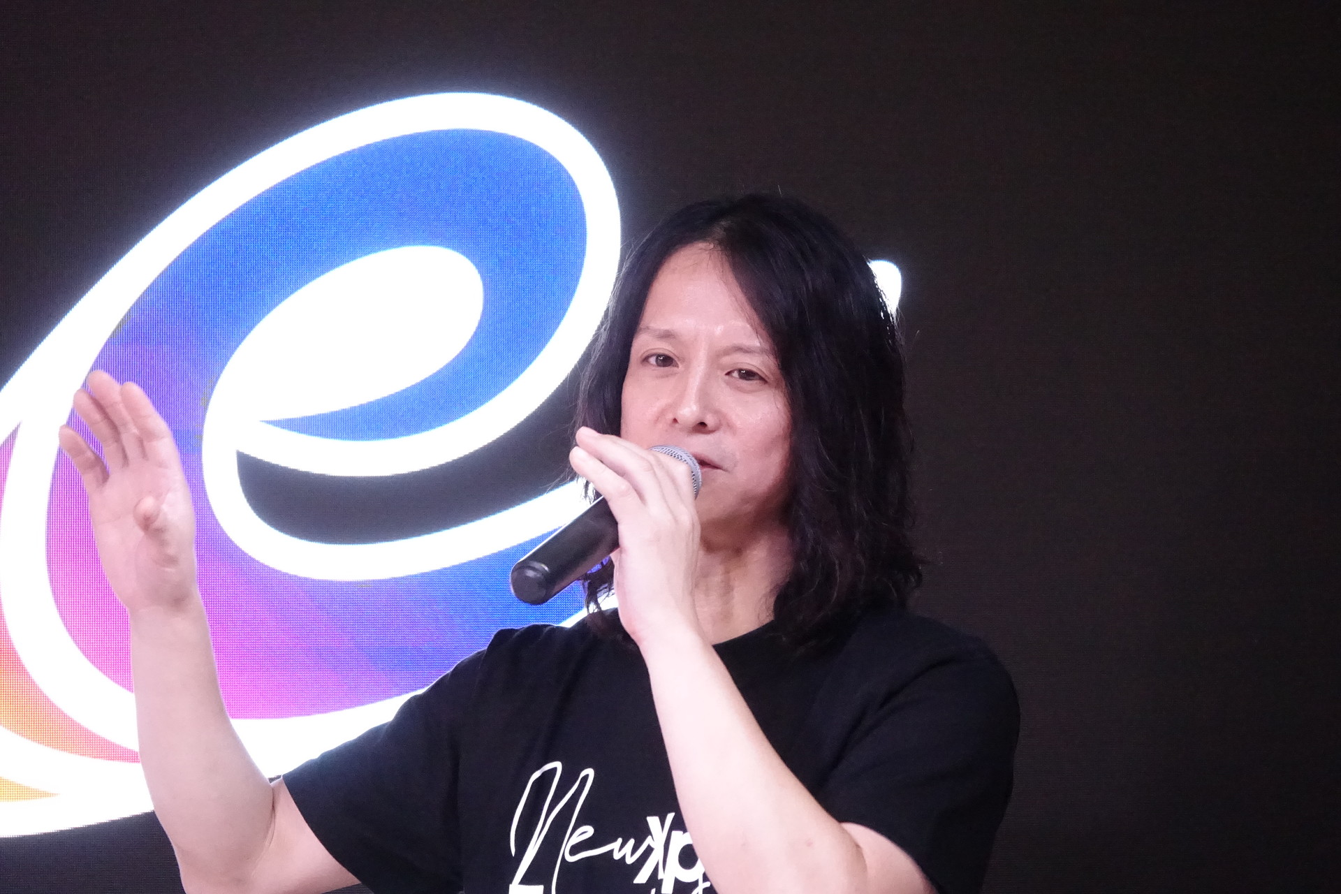 左＝ソニー八木氏。右＝同 榎嶋氏