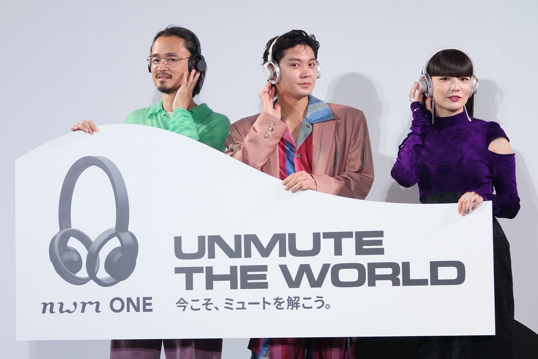 音楽家の長岡亮介、俳優の磯村勇斗、ファッションモデルの秋元梢