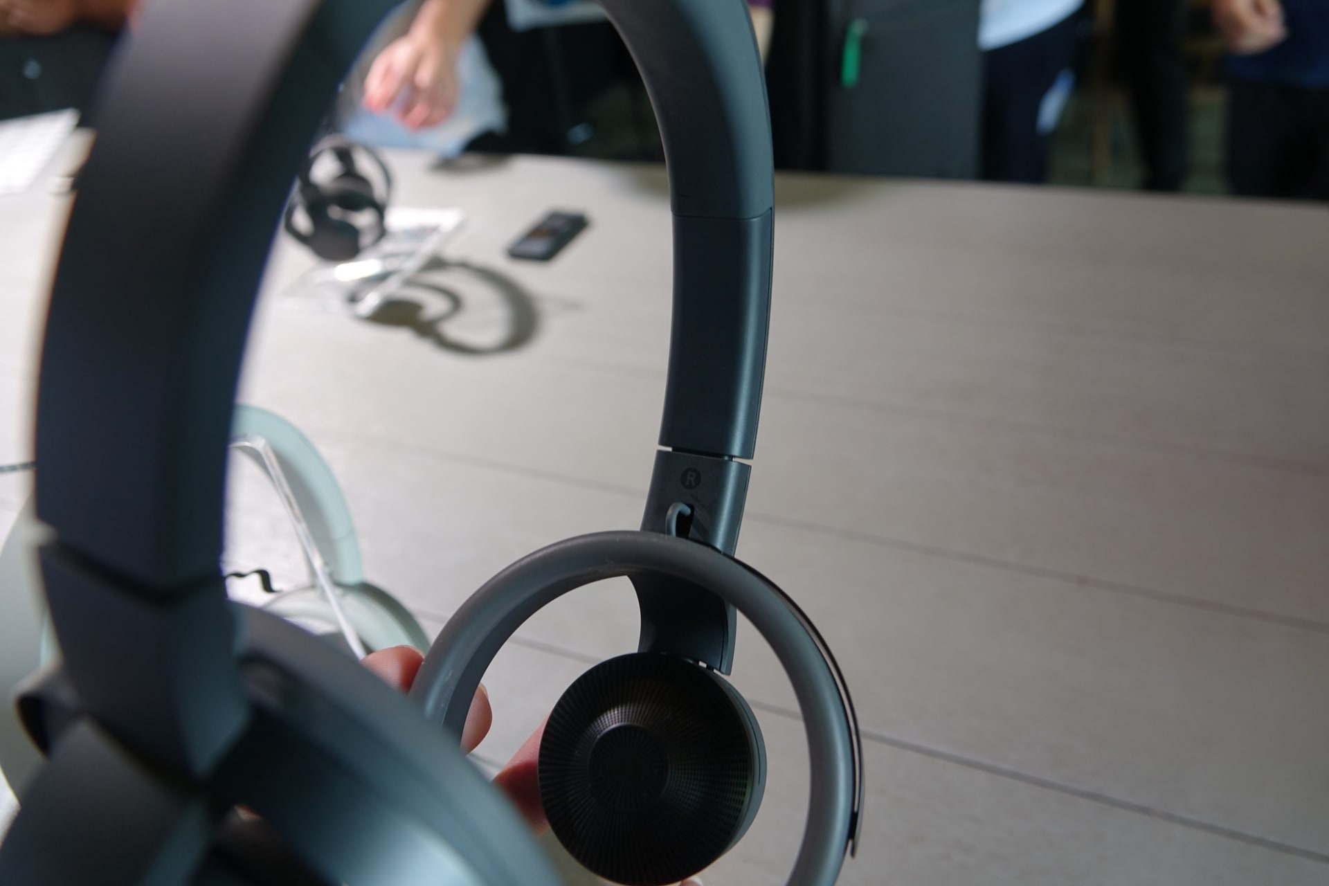 L/Rの表記は内側に