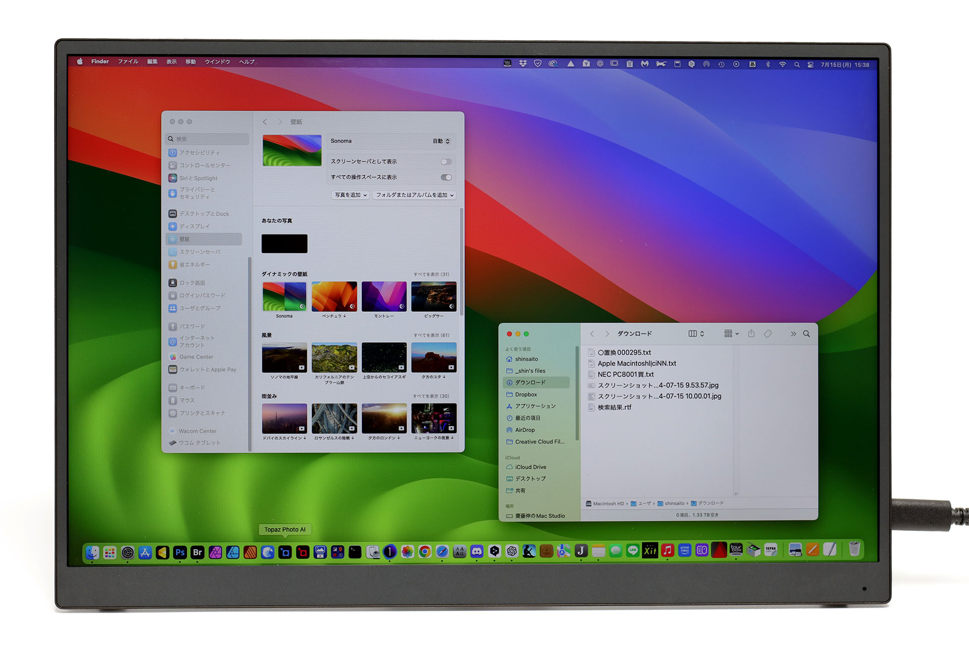 Macとつないで表示した様子。14インチで最大WUXGA（1920×1200ピクセル）の表示が可能だ。わりと標準的なノートパソコンの画面を使うようなイメージで、十分な解像度があると感じられる。表示も十分に高品位だと感じた。